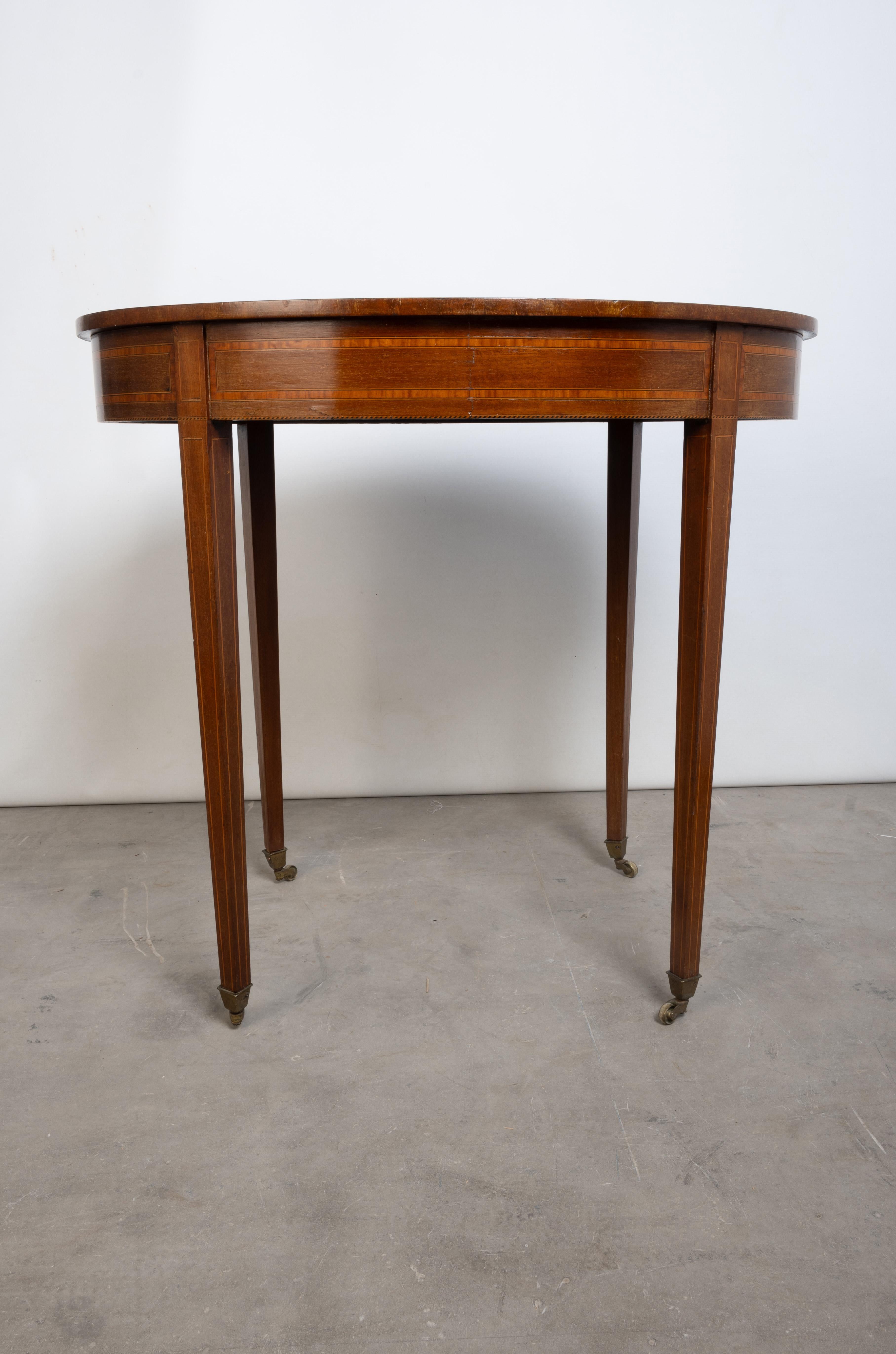 Ancienne table centrale ovale marquetée de style Sheraton Revival anglais, vers 1900 en vente 2