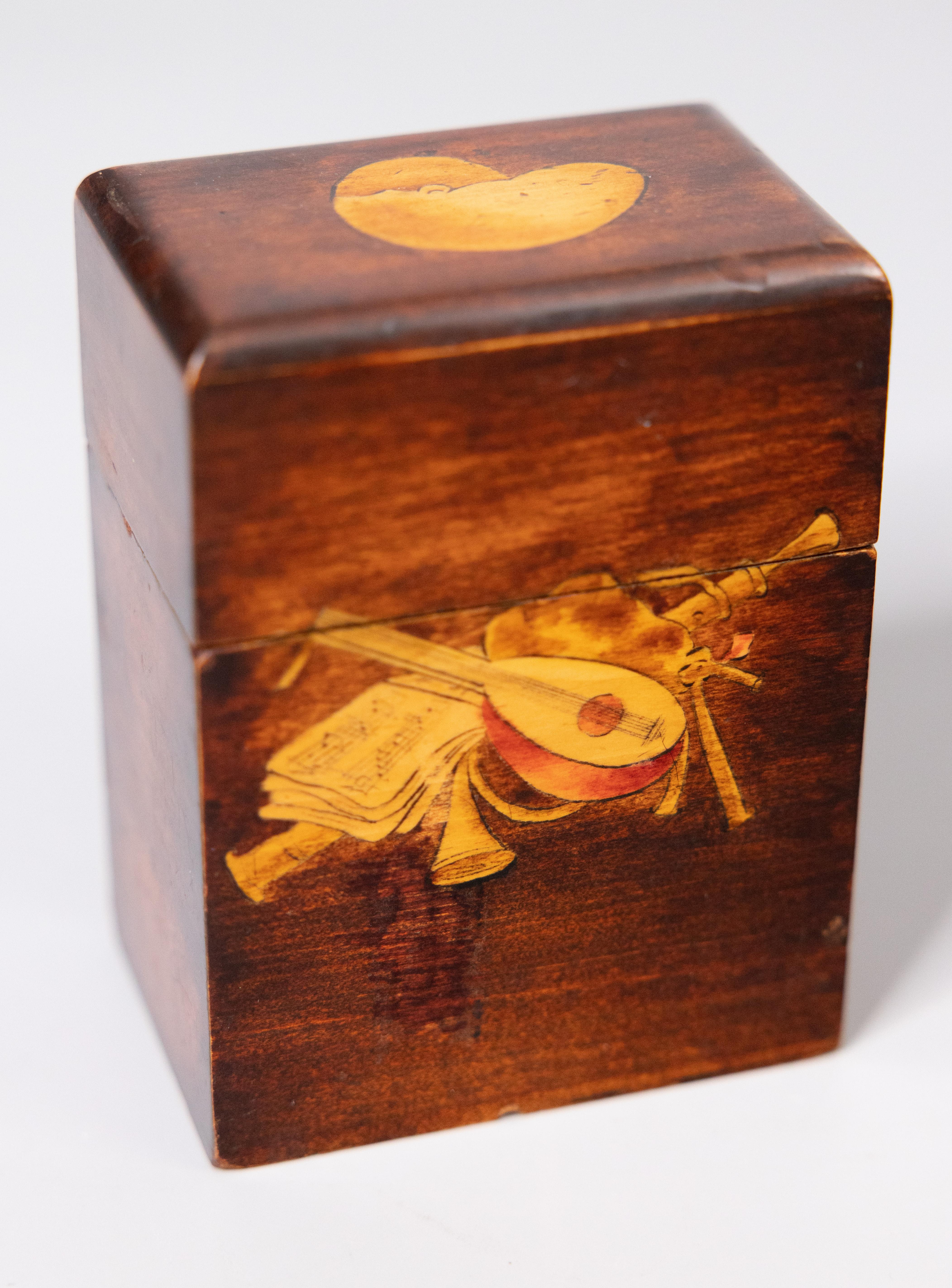 20th Century Antique English Sheraton Style Mahogany Playing Cards Box For Sale