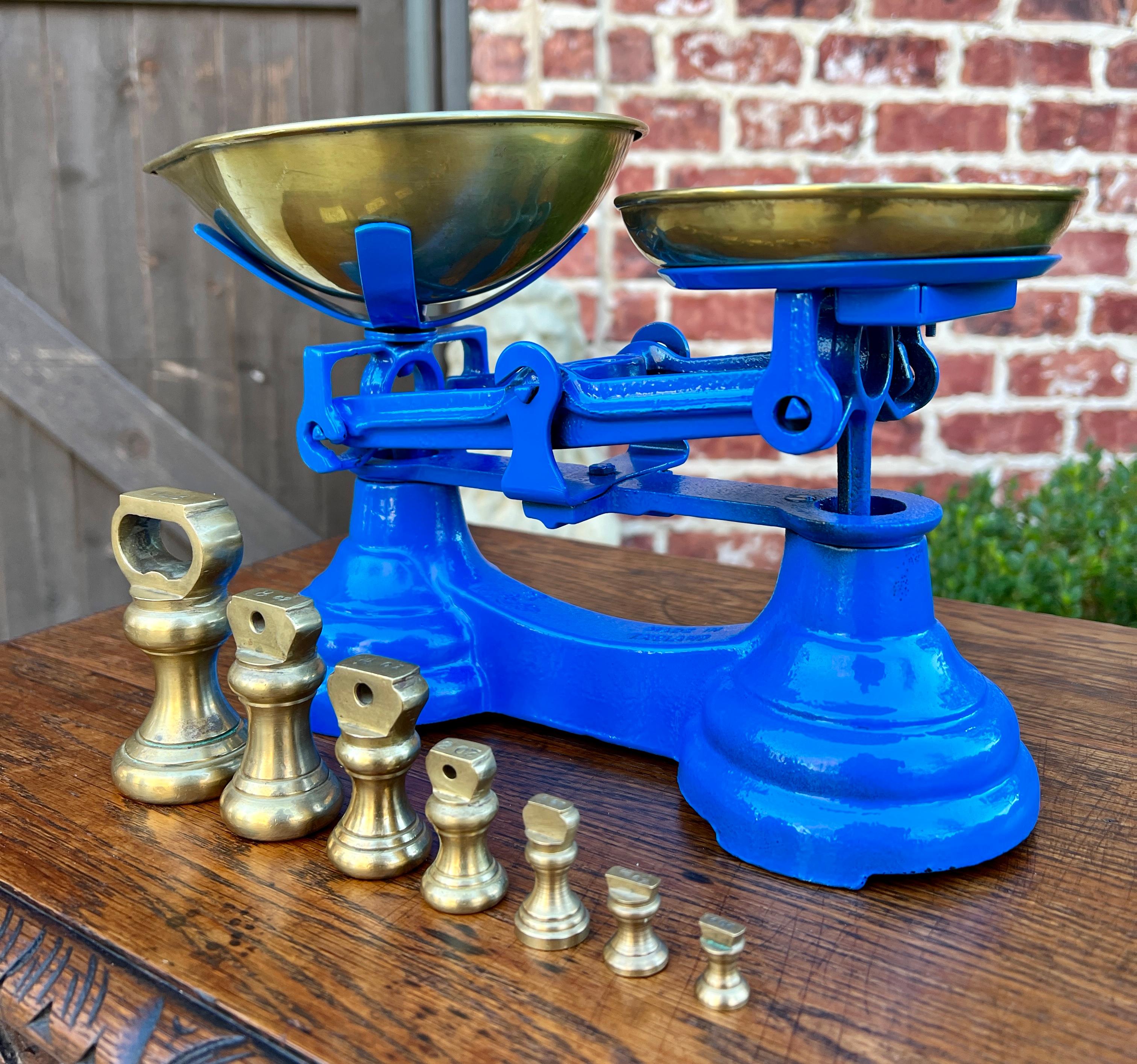 Antique English Shop Scale 7 Graduated Weights With Brass Pans Blue For Sale 5