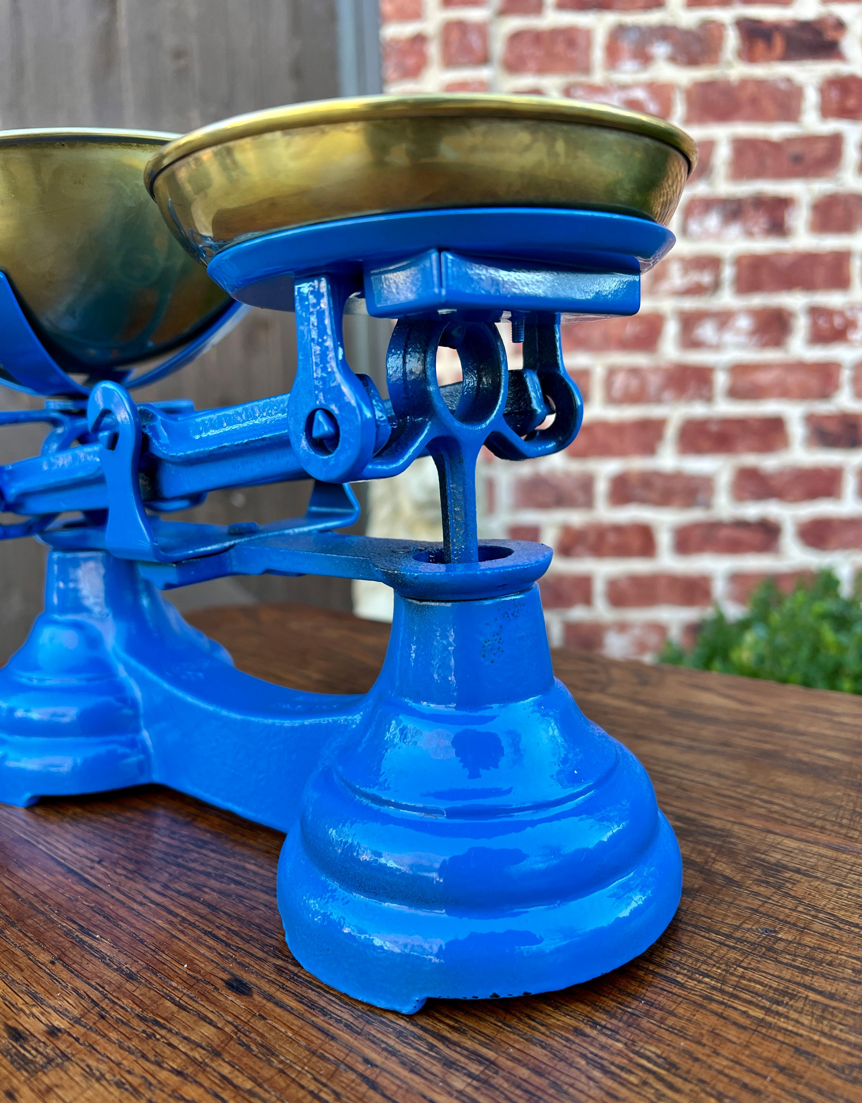 Antique English Shop Scale 7 Graduated Weights With Brass Pans Blue For Sale 8