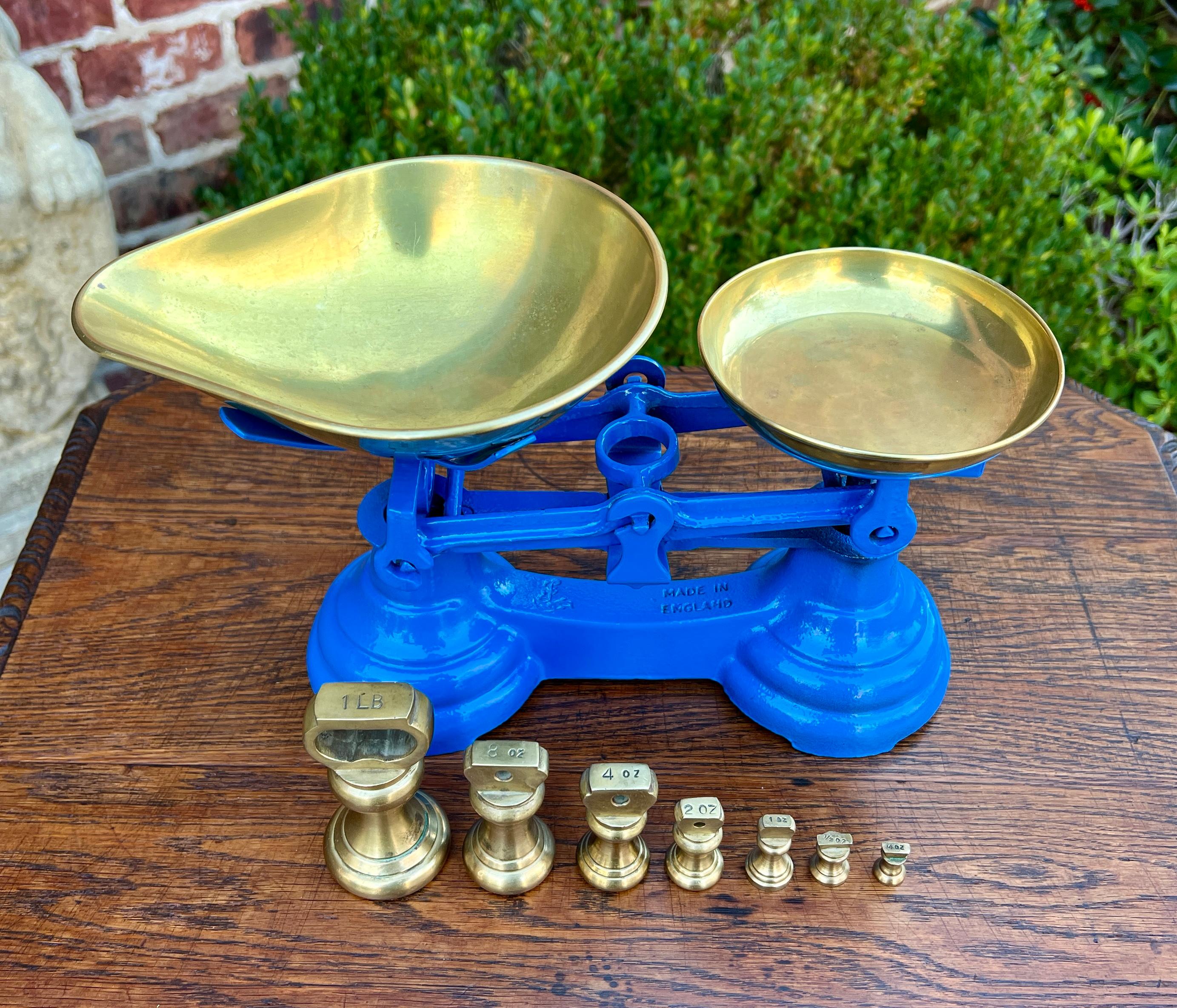EXCELLENT Antique English Blue Shop Scale with Brass Pans and 7 Graduated Weights~~c. 1930

Weights measure from 1/4 oz to 1 lb

        8