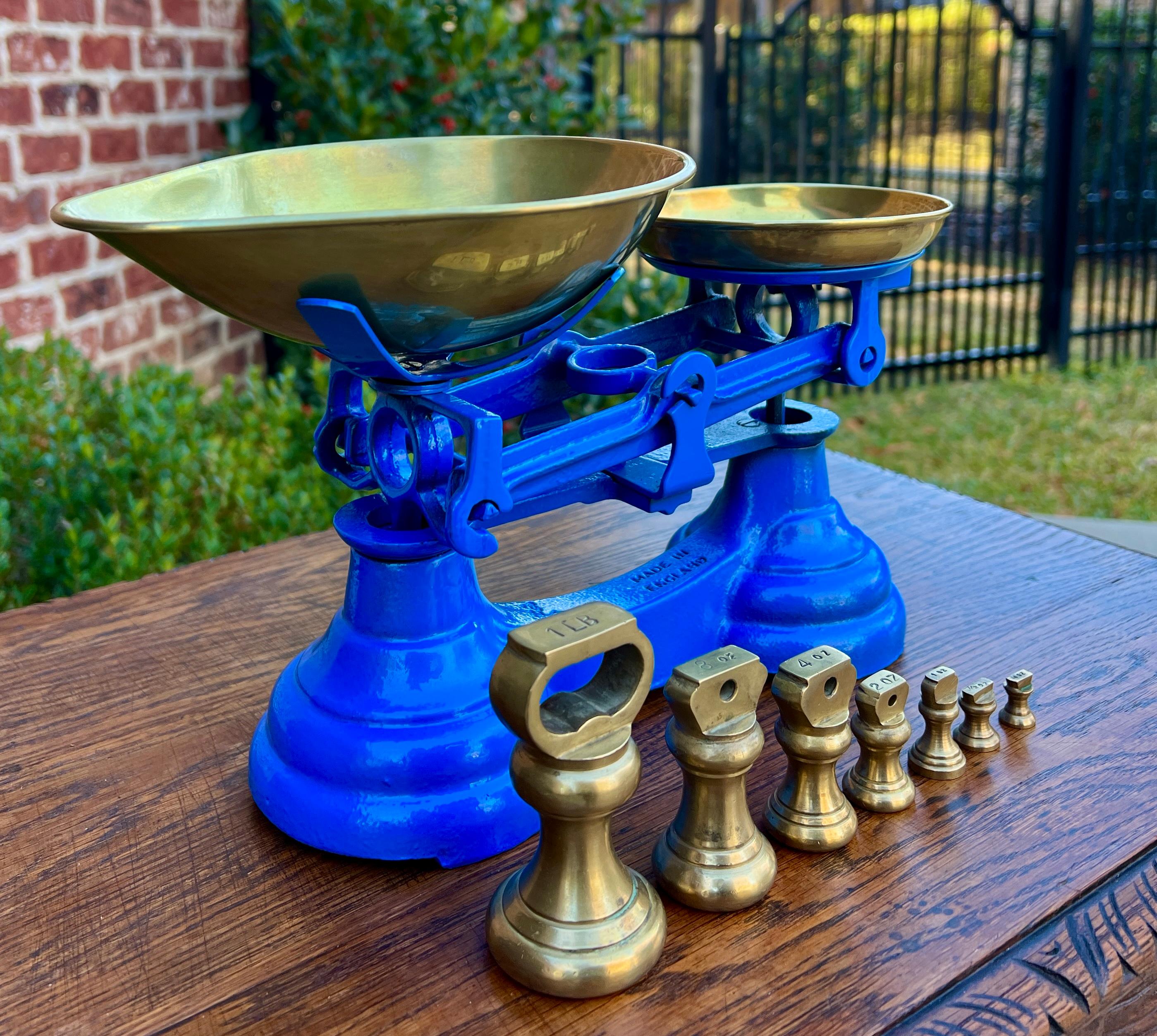 Edwardian Antique English Shop Scale 7 Graduated Weights With Brass Pans Blue For Sale