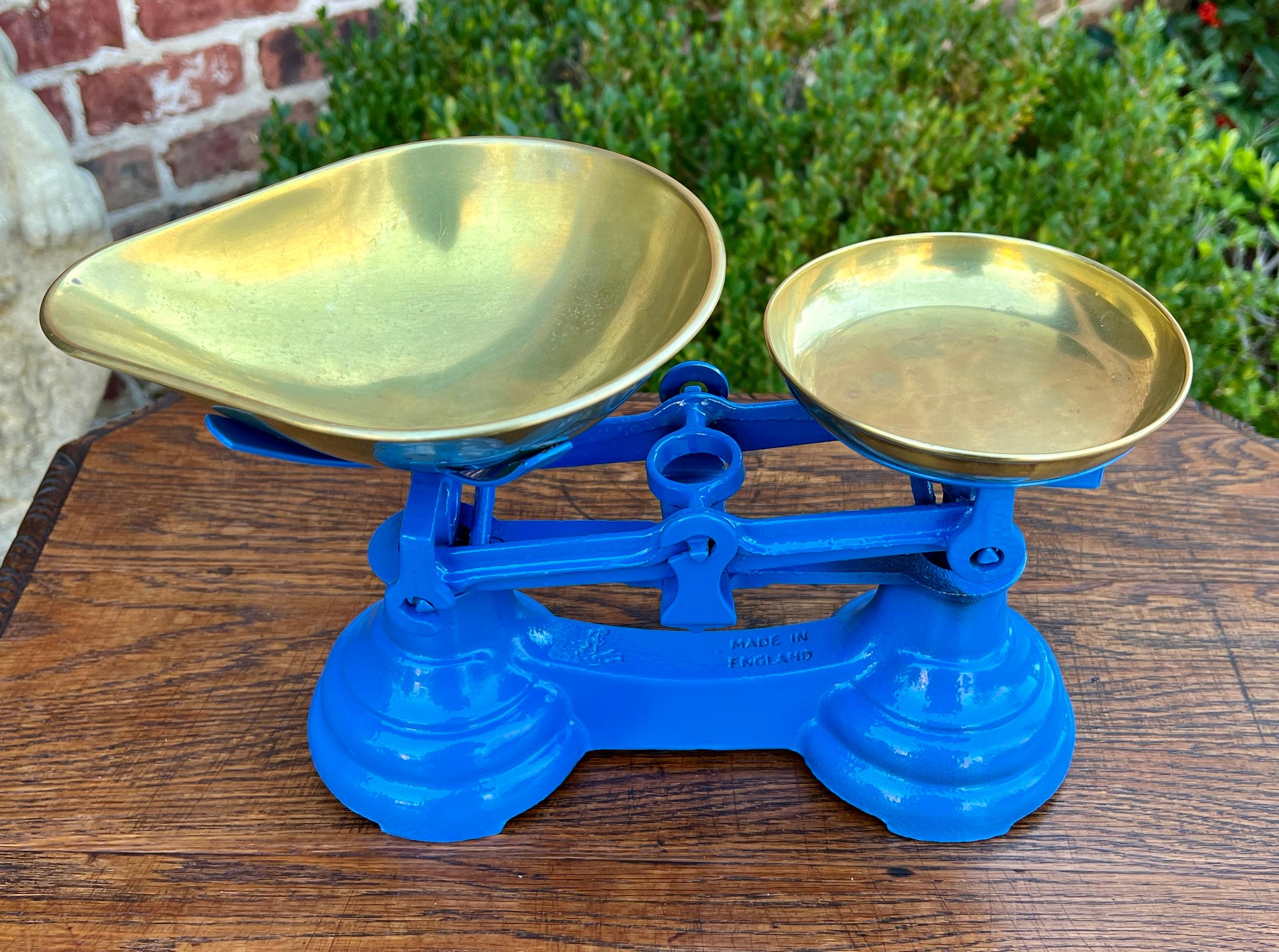 Antique English Shop Scale 7 Graduated Weights With Brass Pans Blue For Sale 1