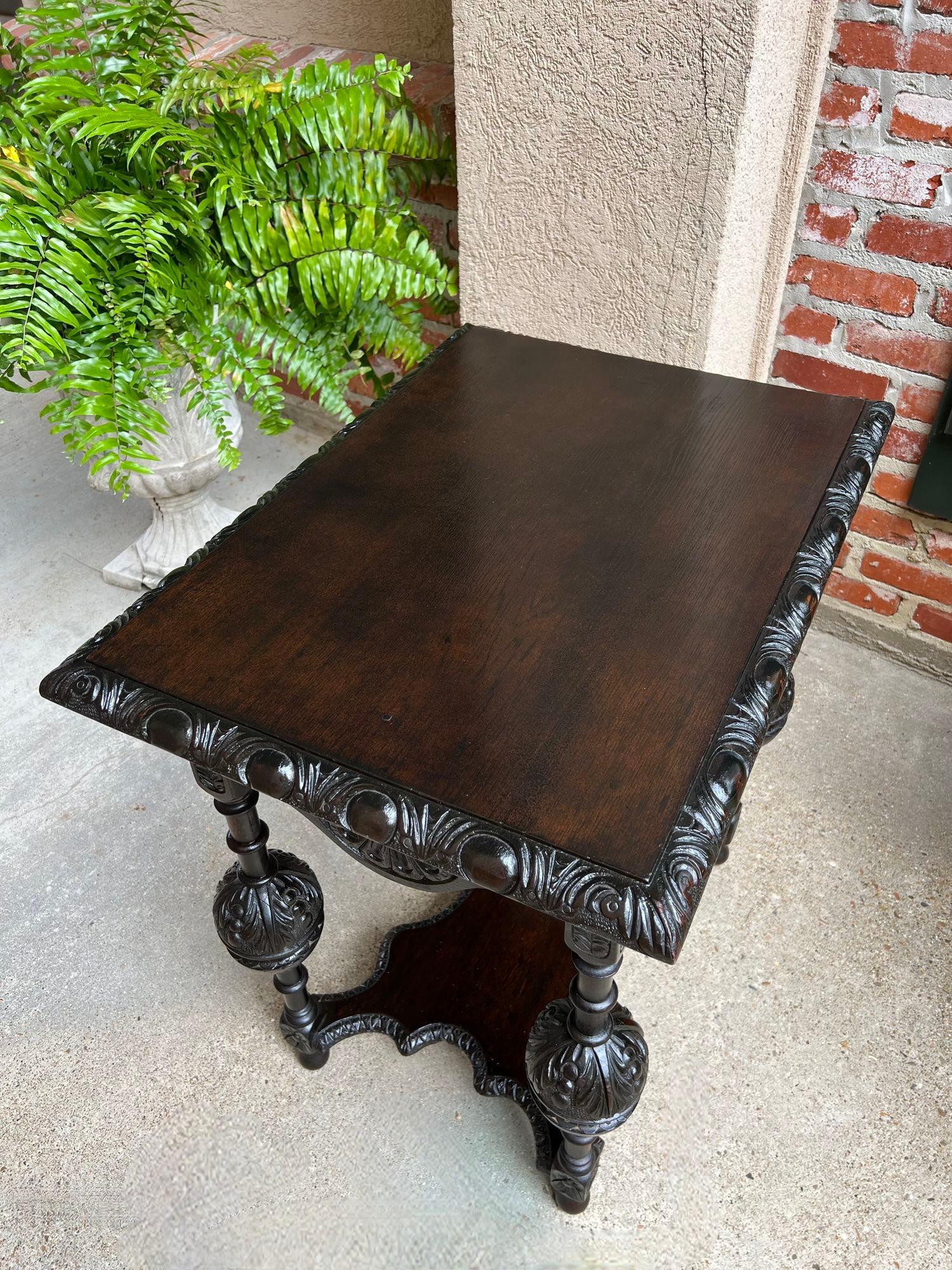 Ancienne table de canapé d'appoint anglaise baroque à deux niveaux Tudor en chêne sculpté et ébénisé 3