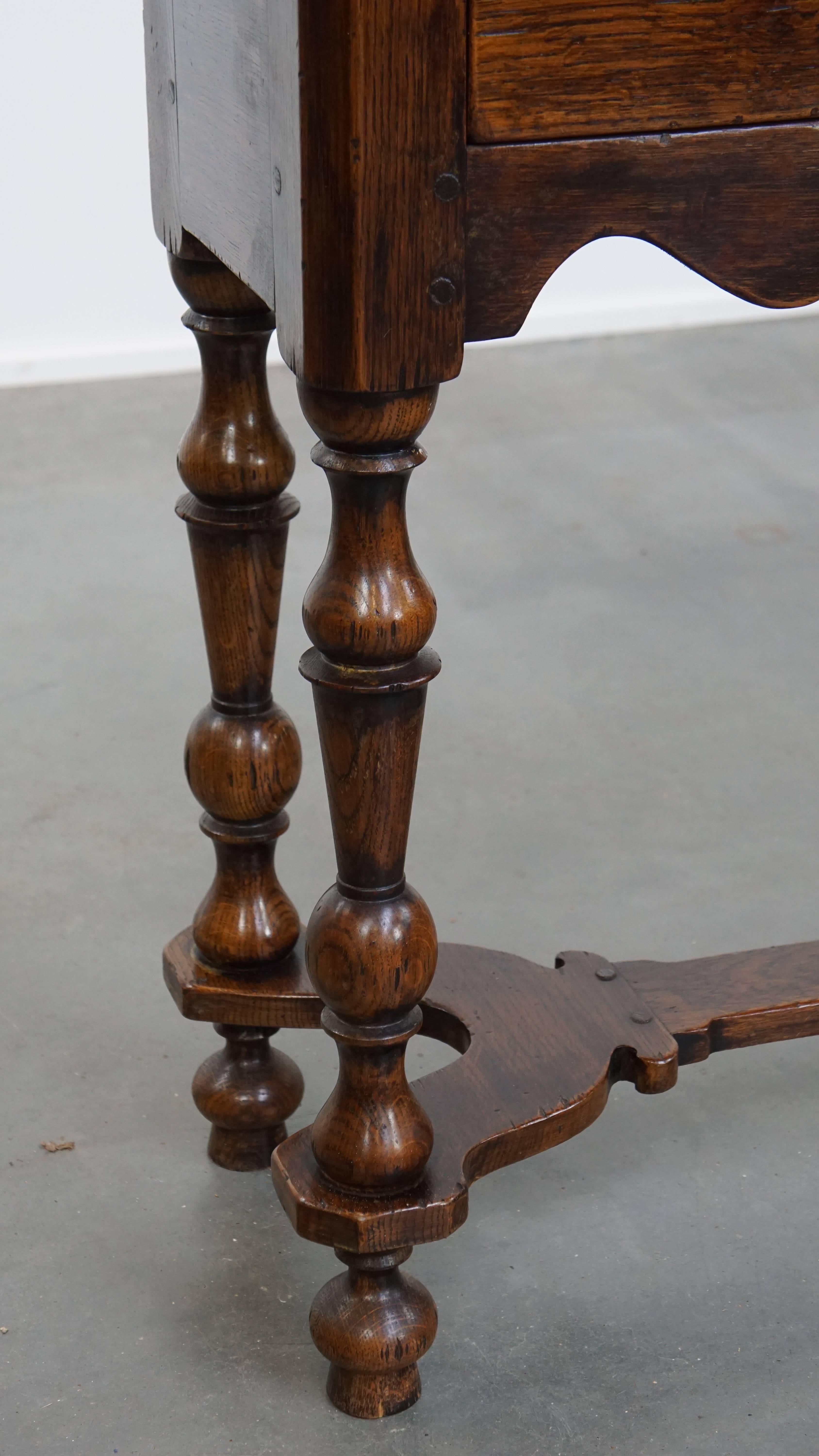 Antique English Side Table / Sideboard in Oak with 2 Drawers For Sale 3