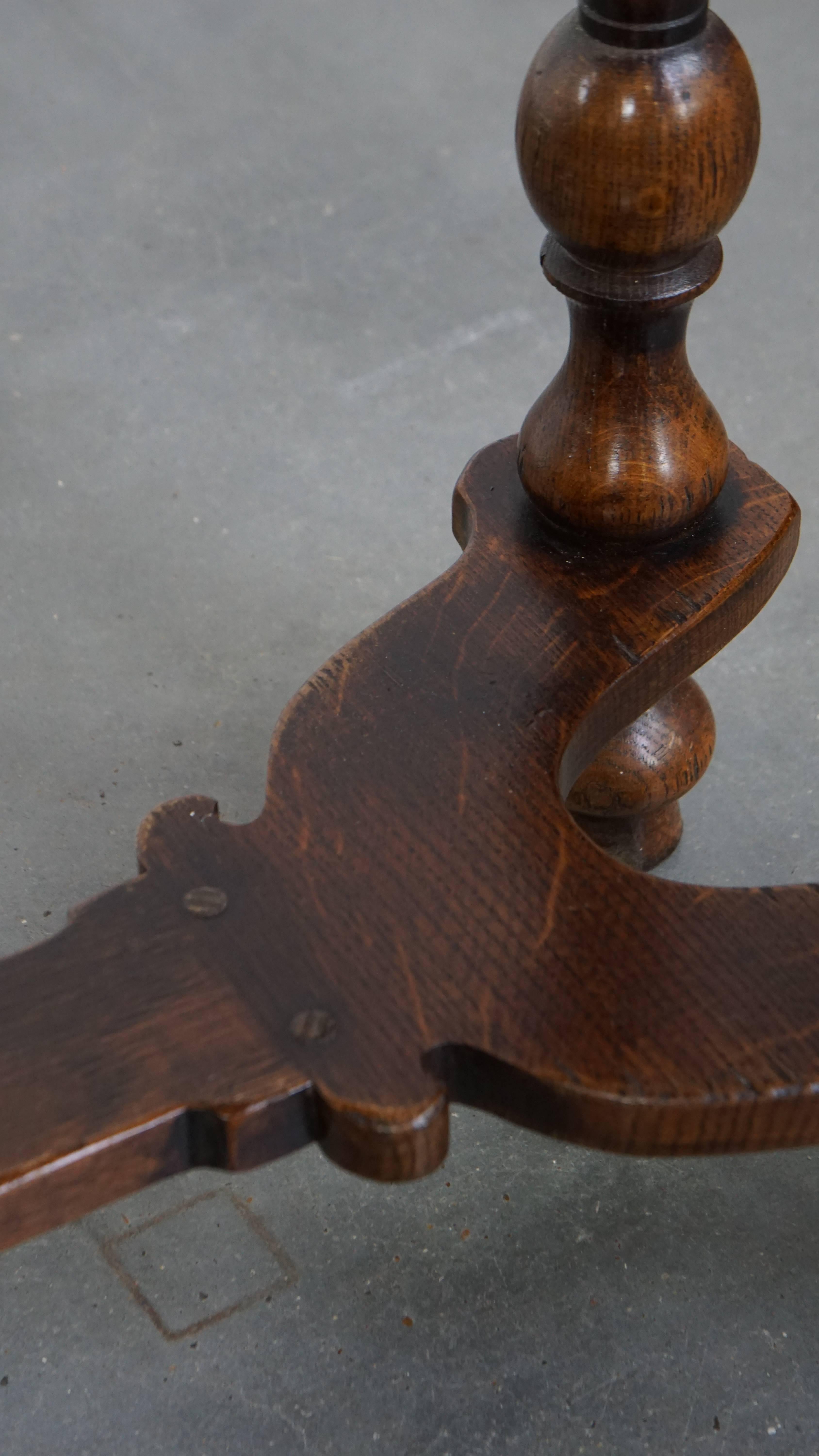 Antique English Side Table / Sideboard in Oak with 2 Drawers For Sale 5