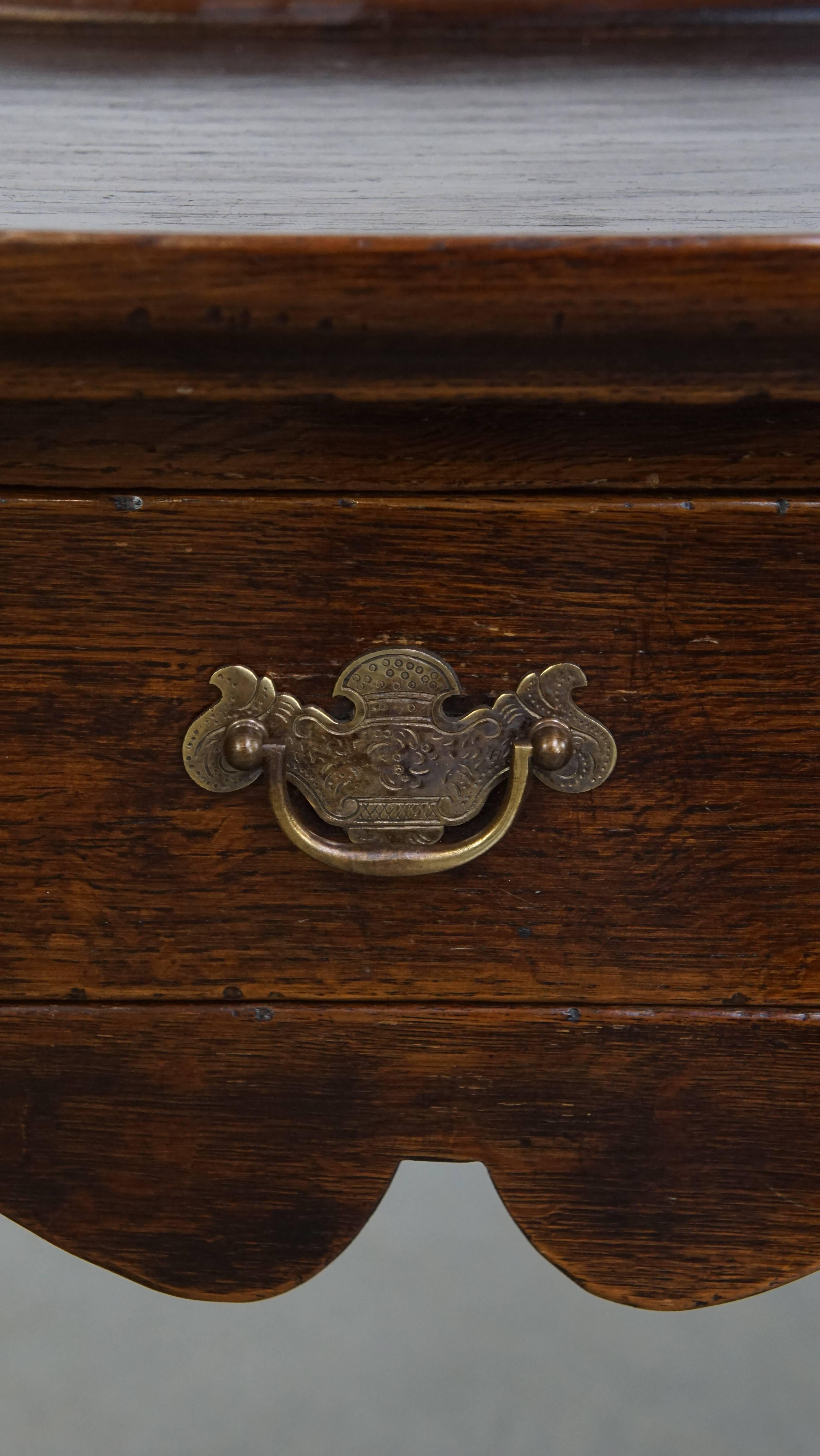 Antique English Side Table / Sideboard in Oak with 2 Drawers For Sale 2