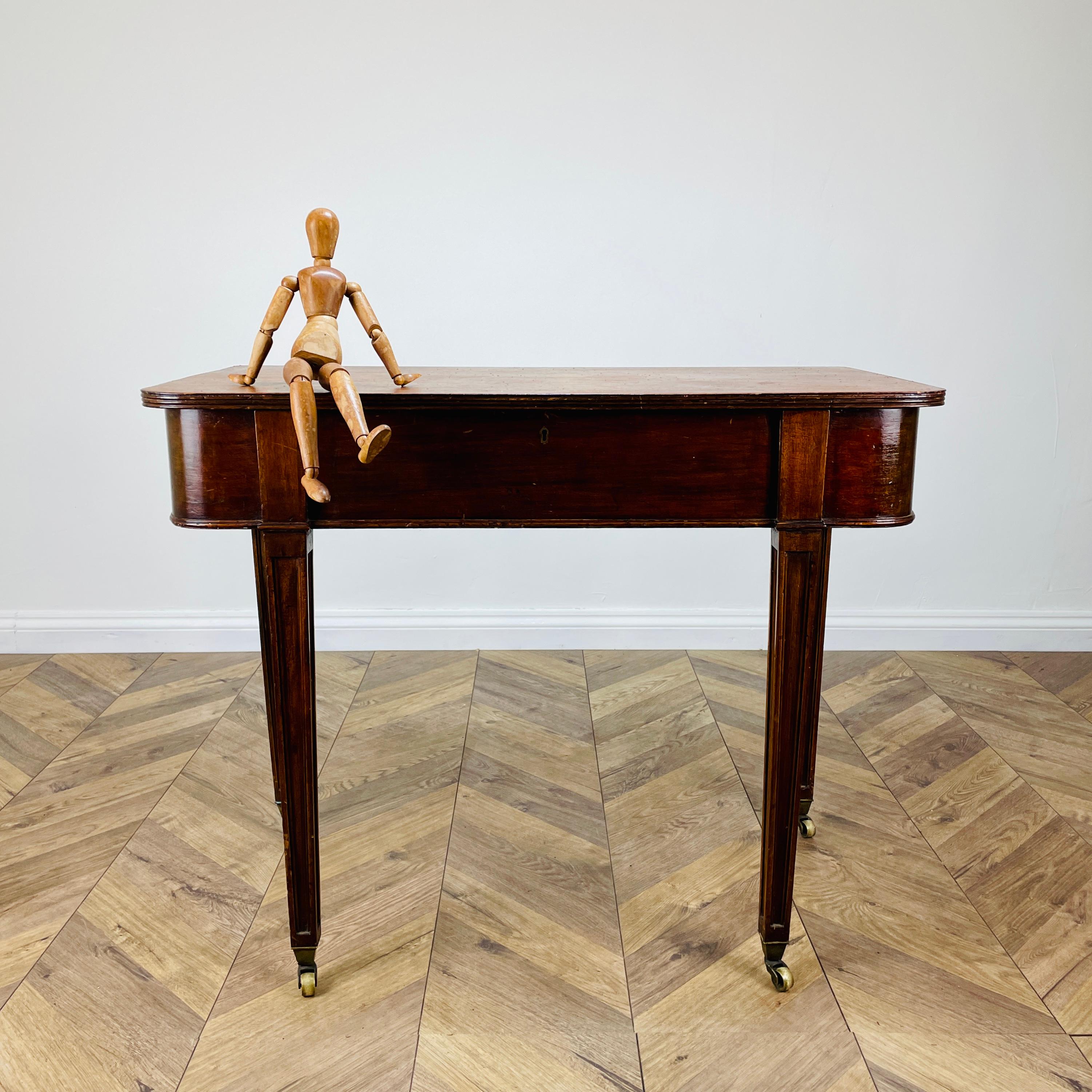 A Useful English Antique Side Table with Storage, c. Late 19th Century

A table was made by Elkington & Co, Liverpool and shows a good grain detail and patina, with a lift lid and storage area to the underside.

In good overall condition, the