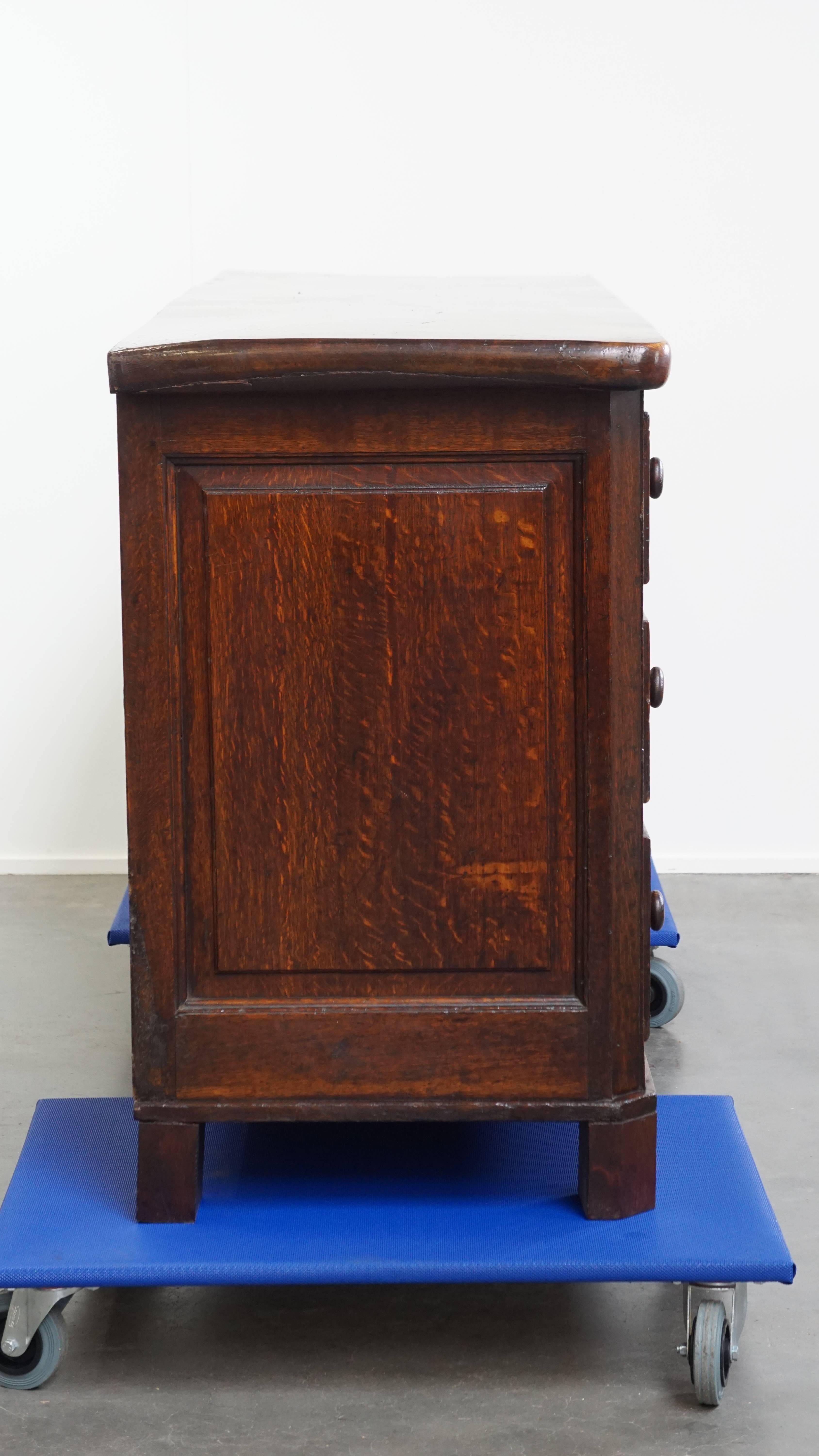 Antikes englisches Sideboard / Theke aus dem späten 18. Jahrhundert (Klassisch-römisch) im Angebot