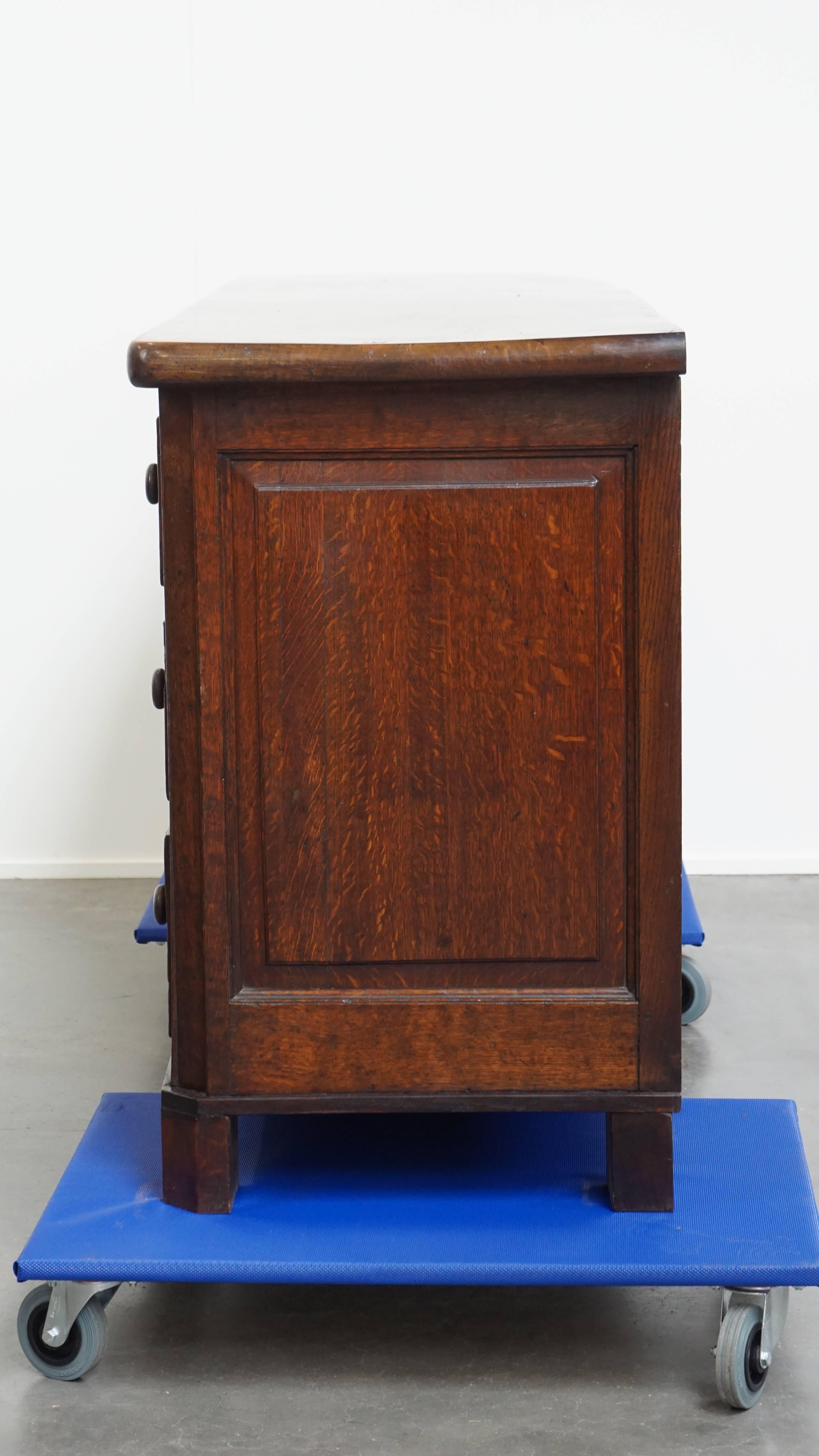 Antikes englisches Sideboard / Theke aus dem späten 18. Jahrhundert im Zustand „Gut“ im Angebot in Harderwijk, NL