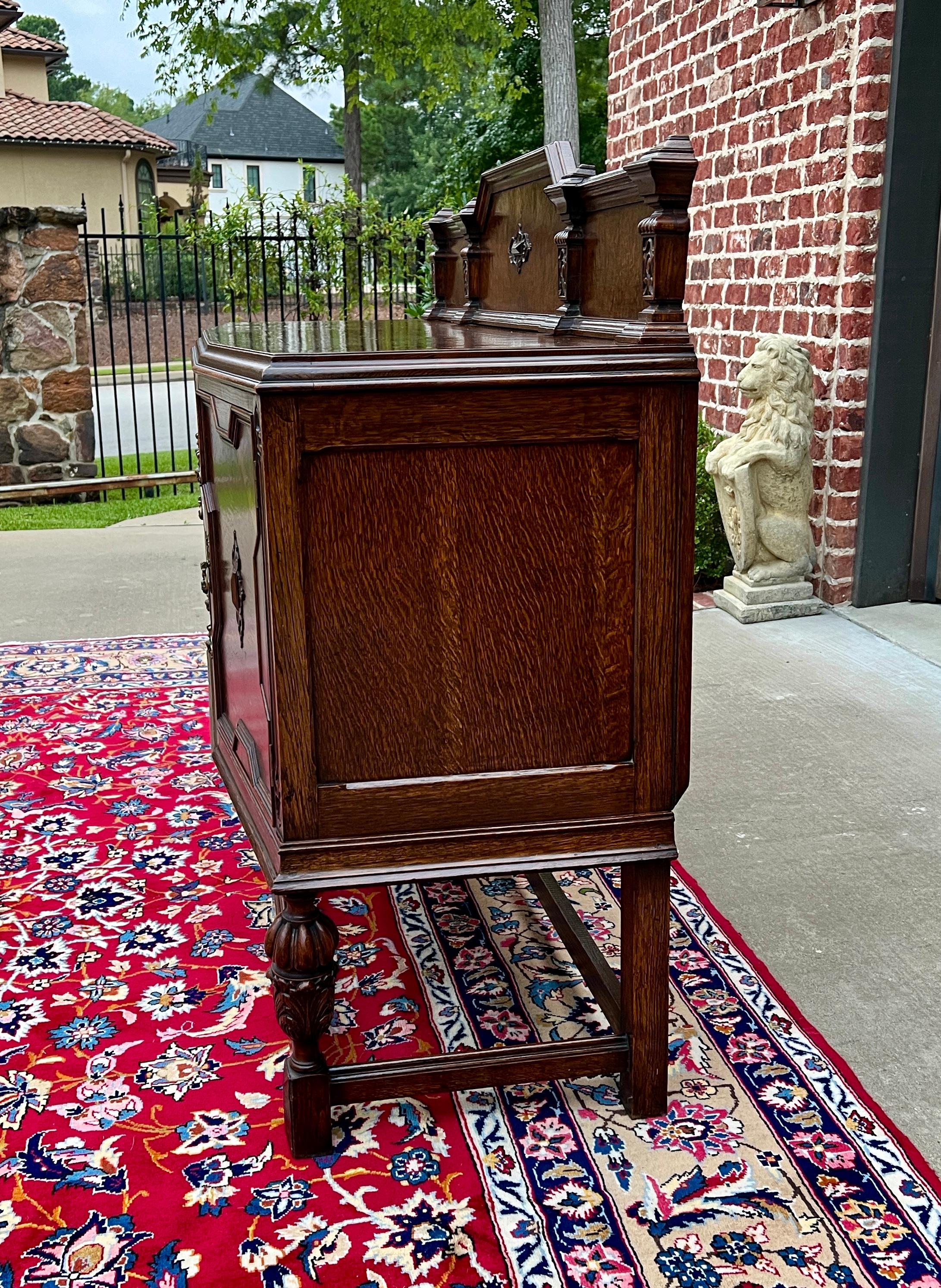Antique English Sideboard Server Buffet Cabinet Tiger Oak Bow Front c. 1930s In Good Condition In Tyler, TX