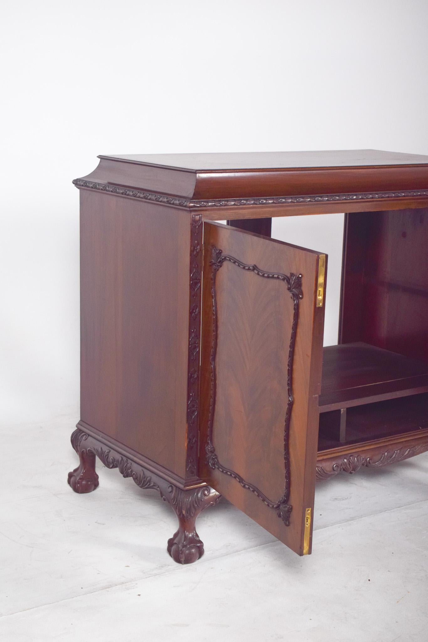 Antikes englisches Sideboard mit Bar im Angebot 3