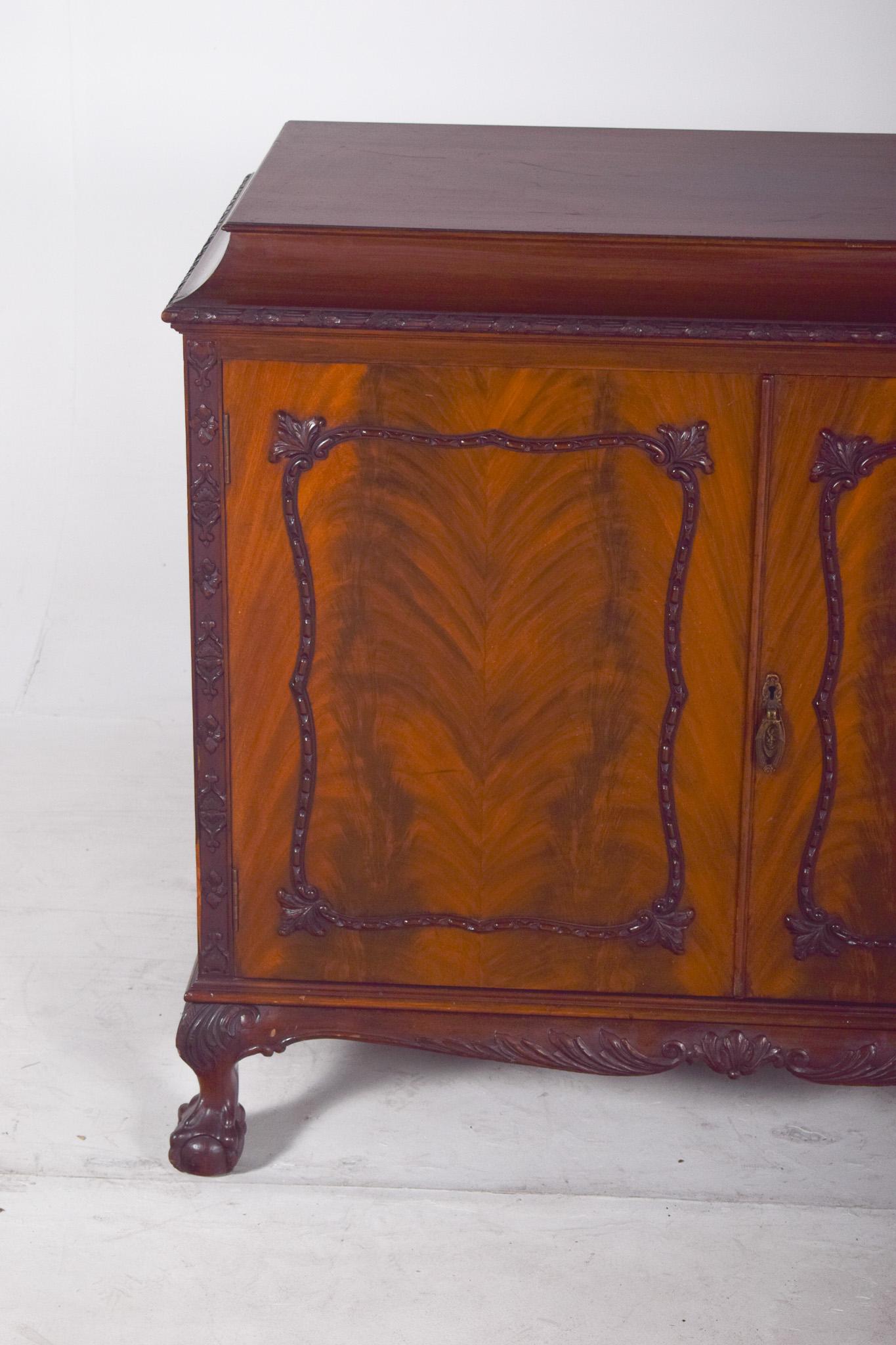 Antikes englisches Sideboard mit Bar im Angebot 7