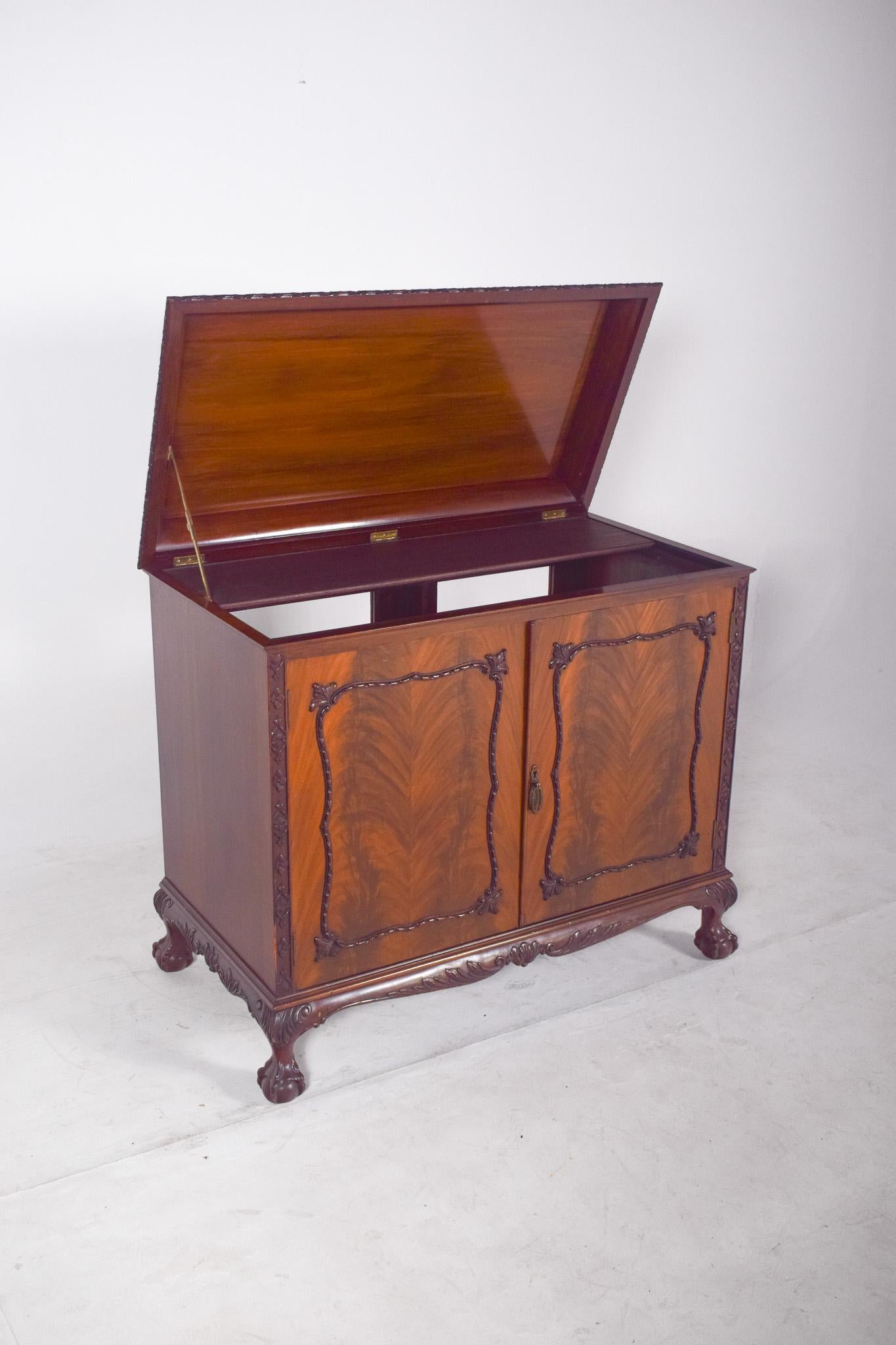 Antikes englisches Sideboard mit Bar im Angebot 9