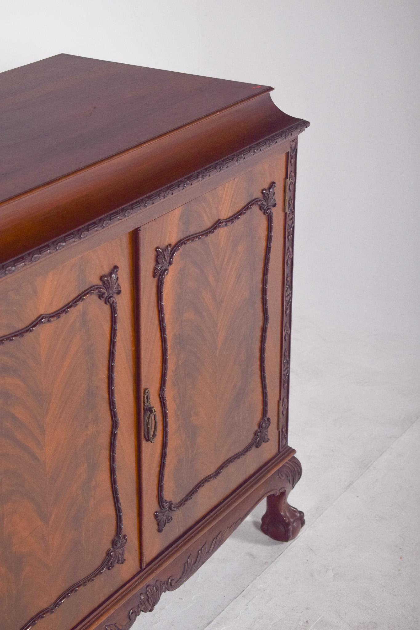 Antikes englisches Sideboard mit Bar (Englisch) im Angebot