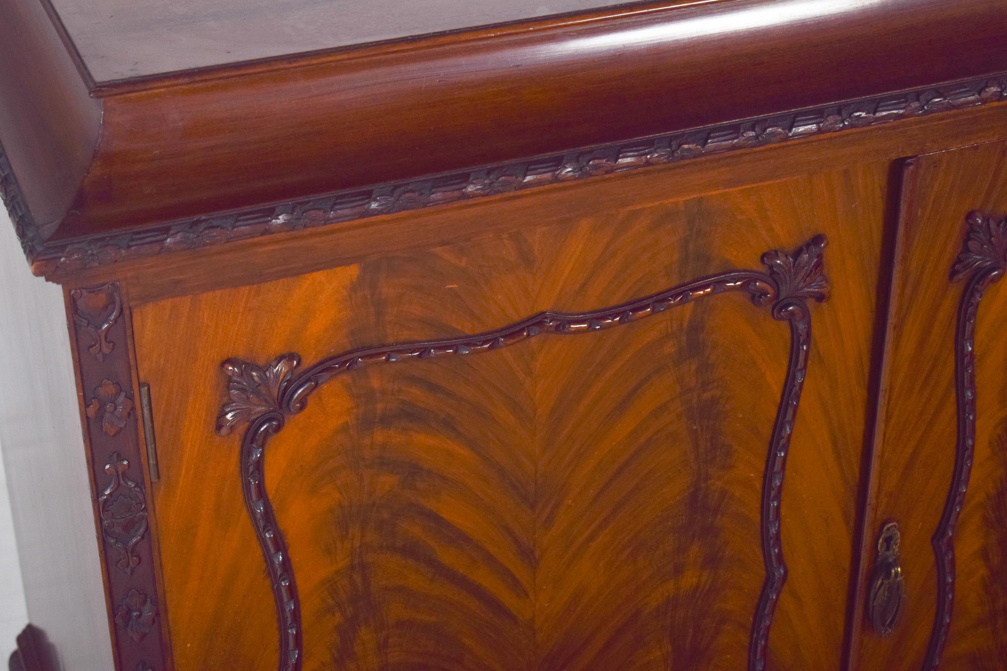 Antikes englisches Sideboard mit Bar (20. Jahrhundert) im Angebot