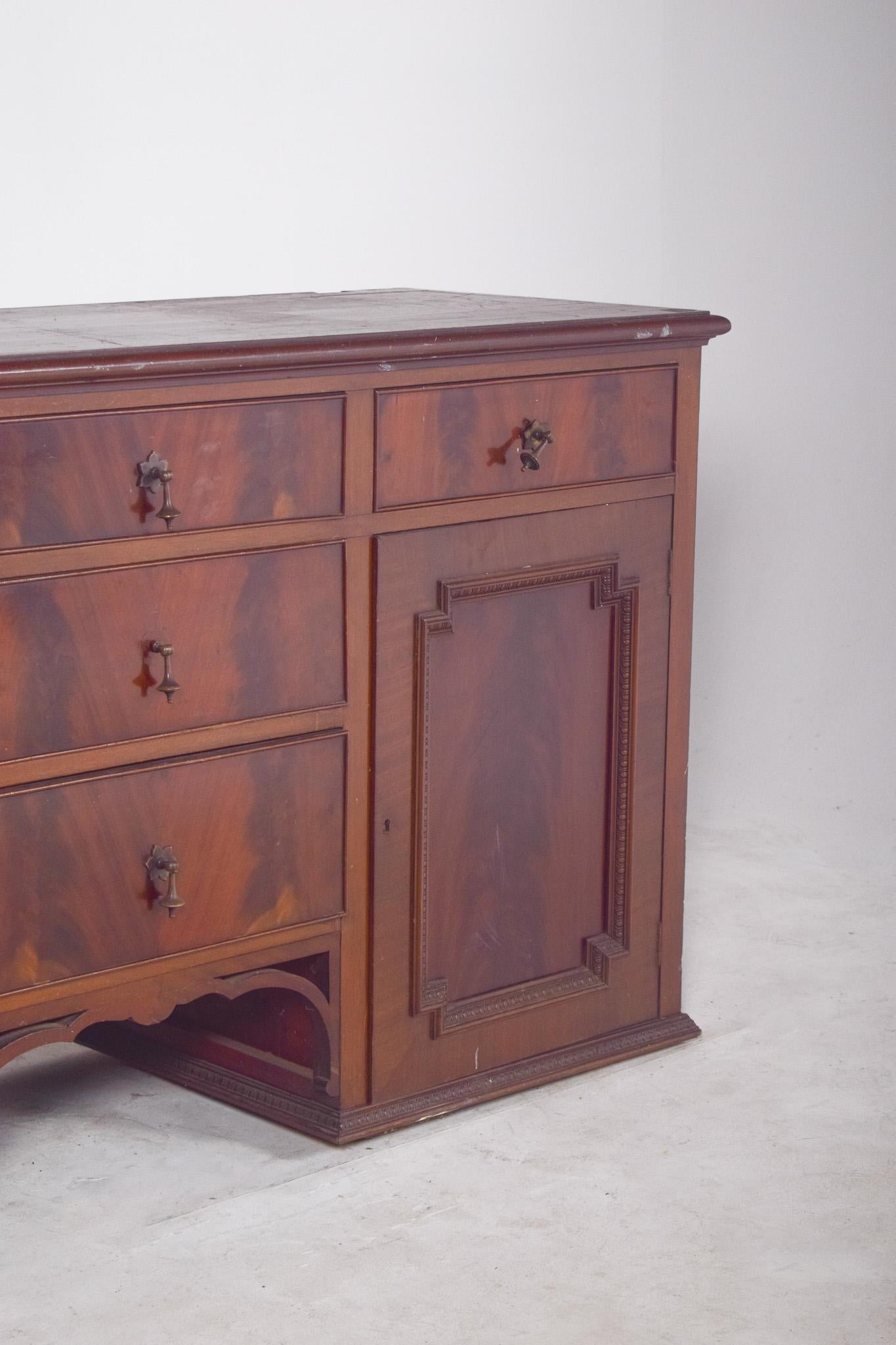 20th Century Antique English Sideboard with Two Doors and Five Drawers For Sale