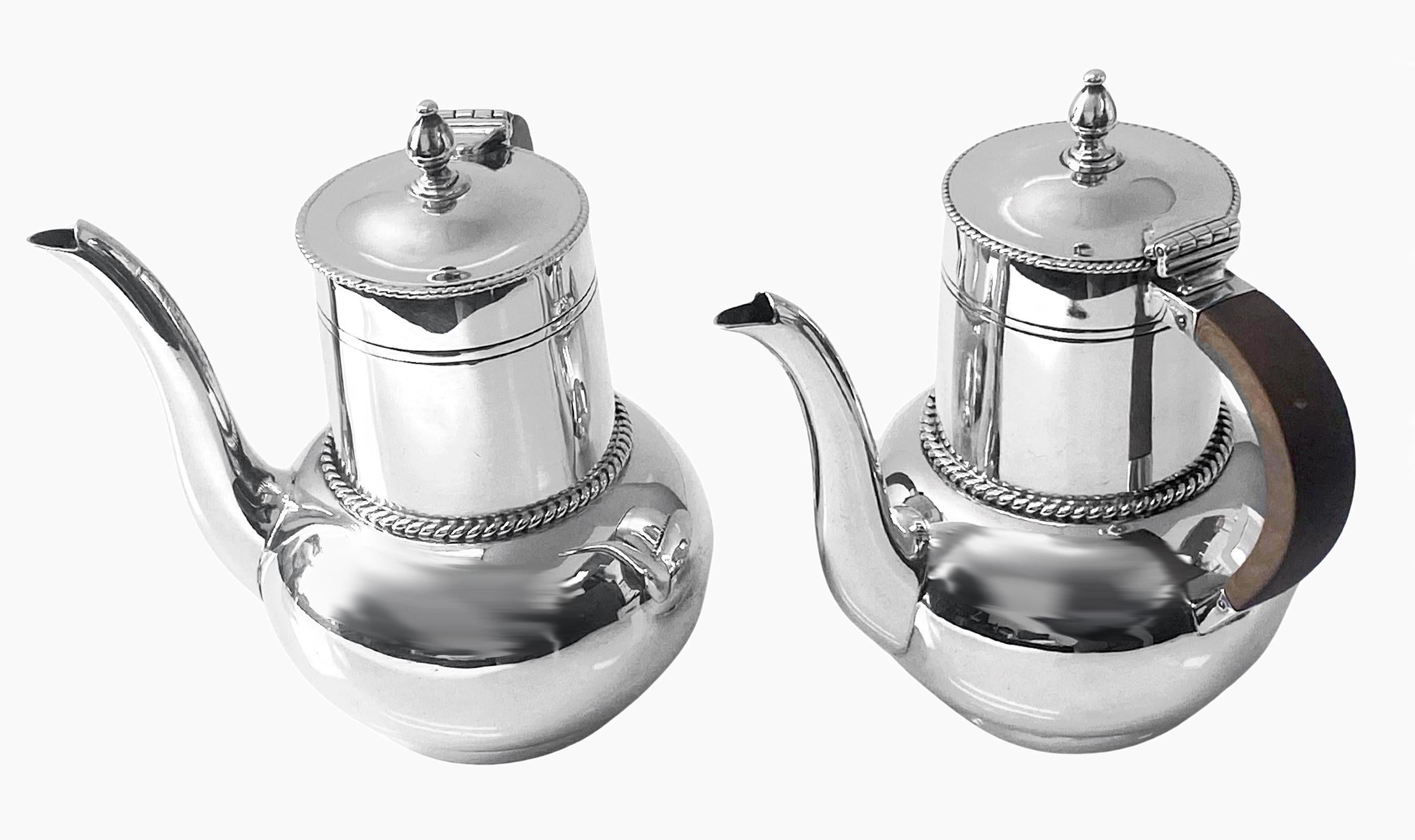 Antique English Silver bachelor's café-au-lait pair, London 1913 Wakely Wheeler In Good Condition For Sale In Toronto, Ontario