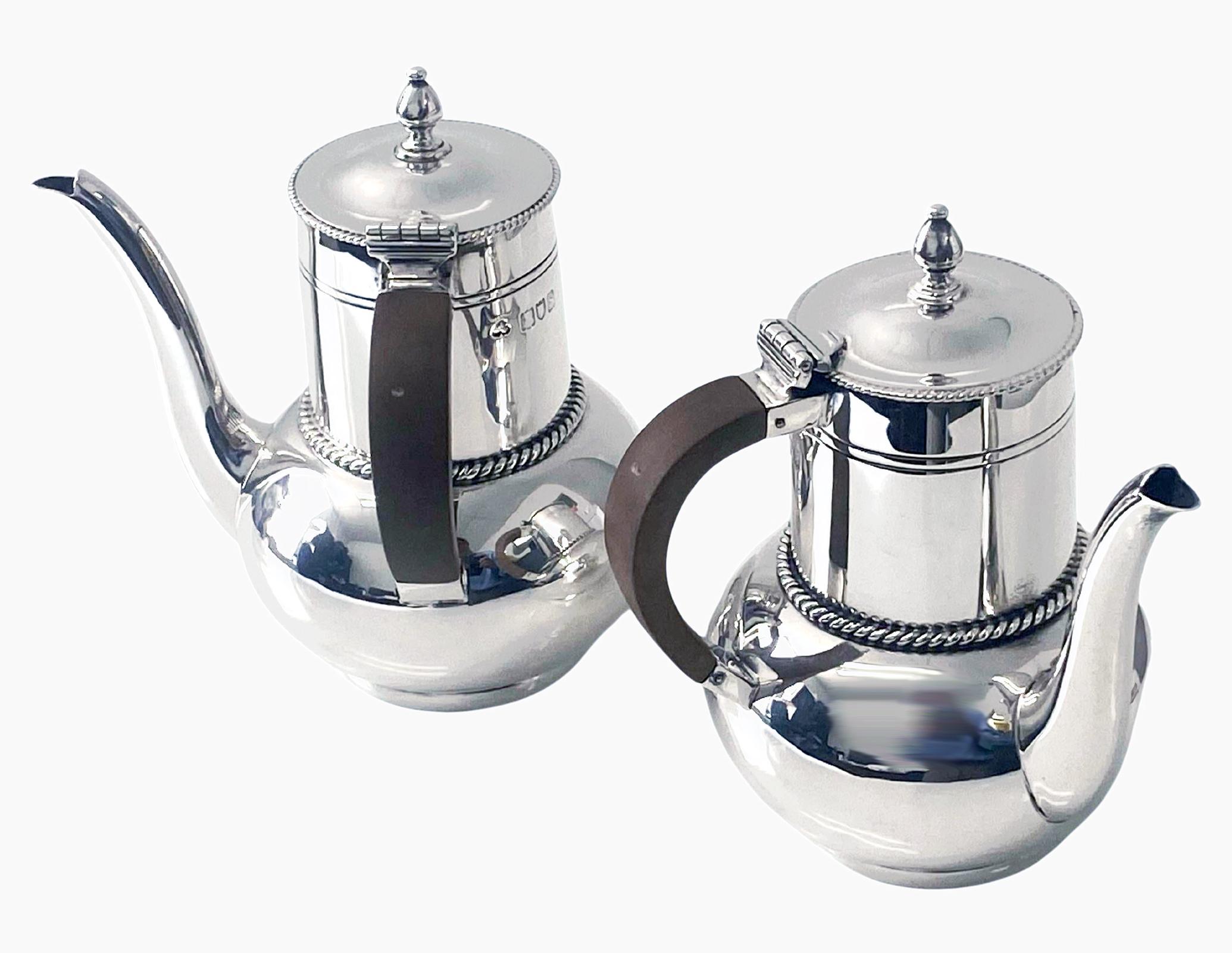 Antique English Silver bachelor's café-au-lait pair, London 1913 Wakely Wheeler For Sale 2