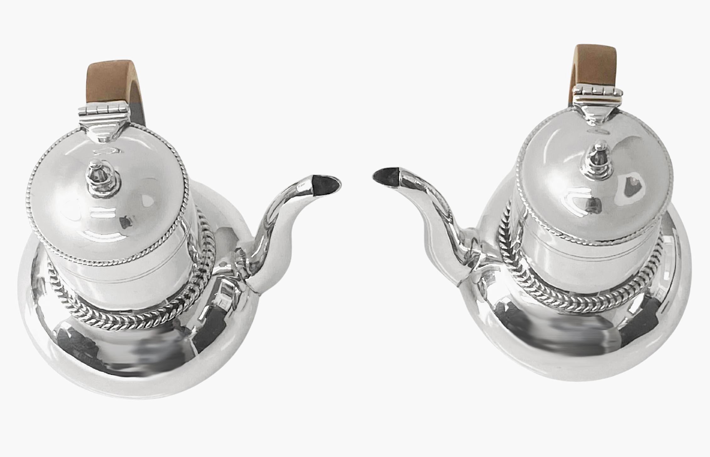 Antique English Silver bachelor's café-au-lait pair, London 1913 Wakely Wheeler For Sale 3