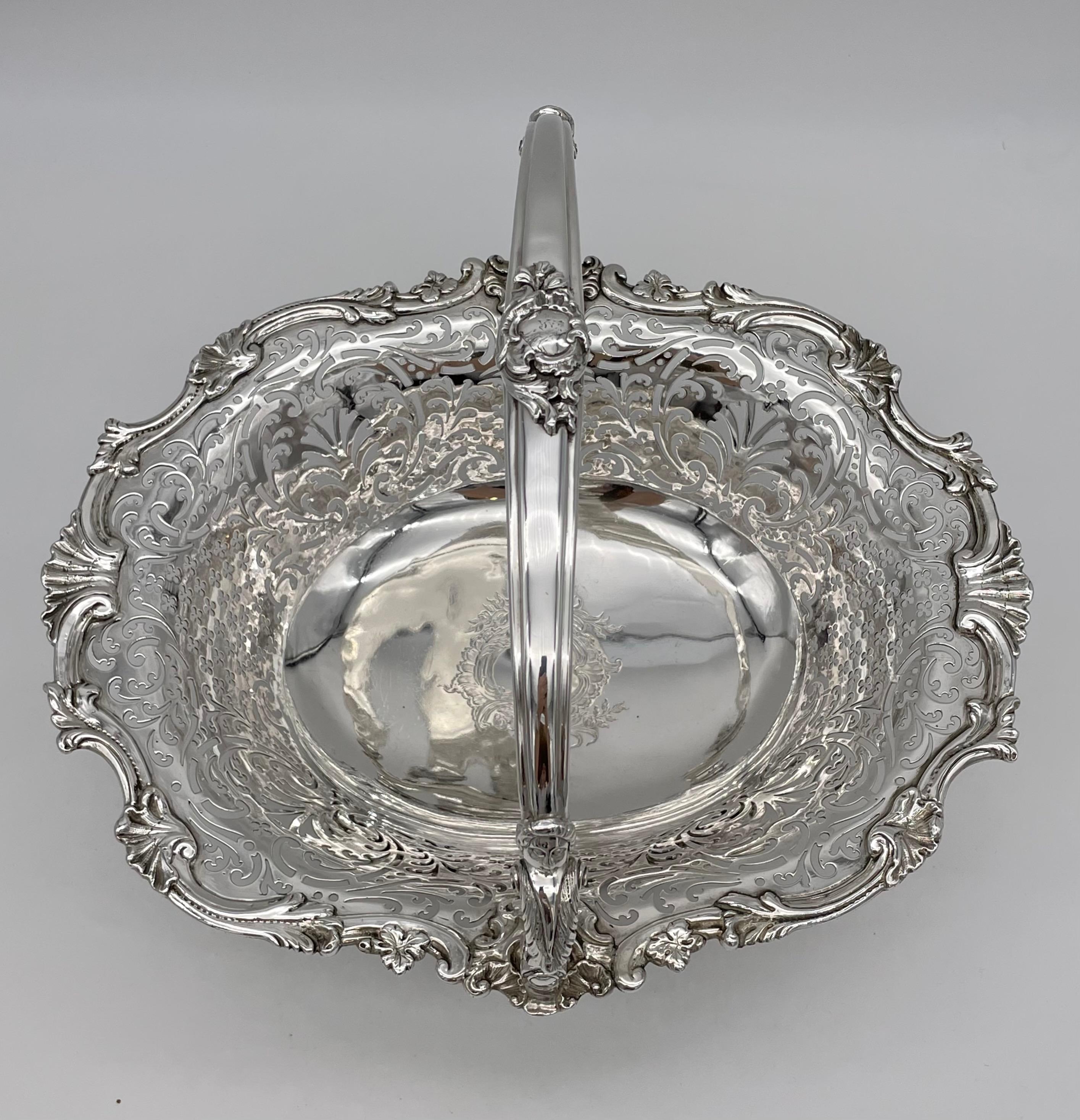 Antique English Sterling Silver George II Basket In Good Condition For Sale In London, GB