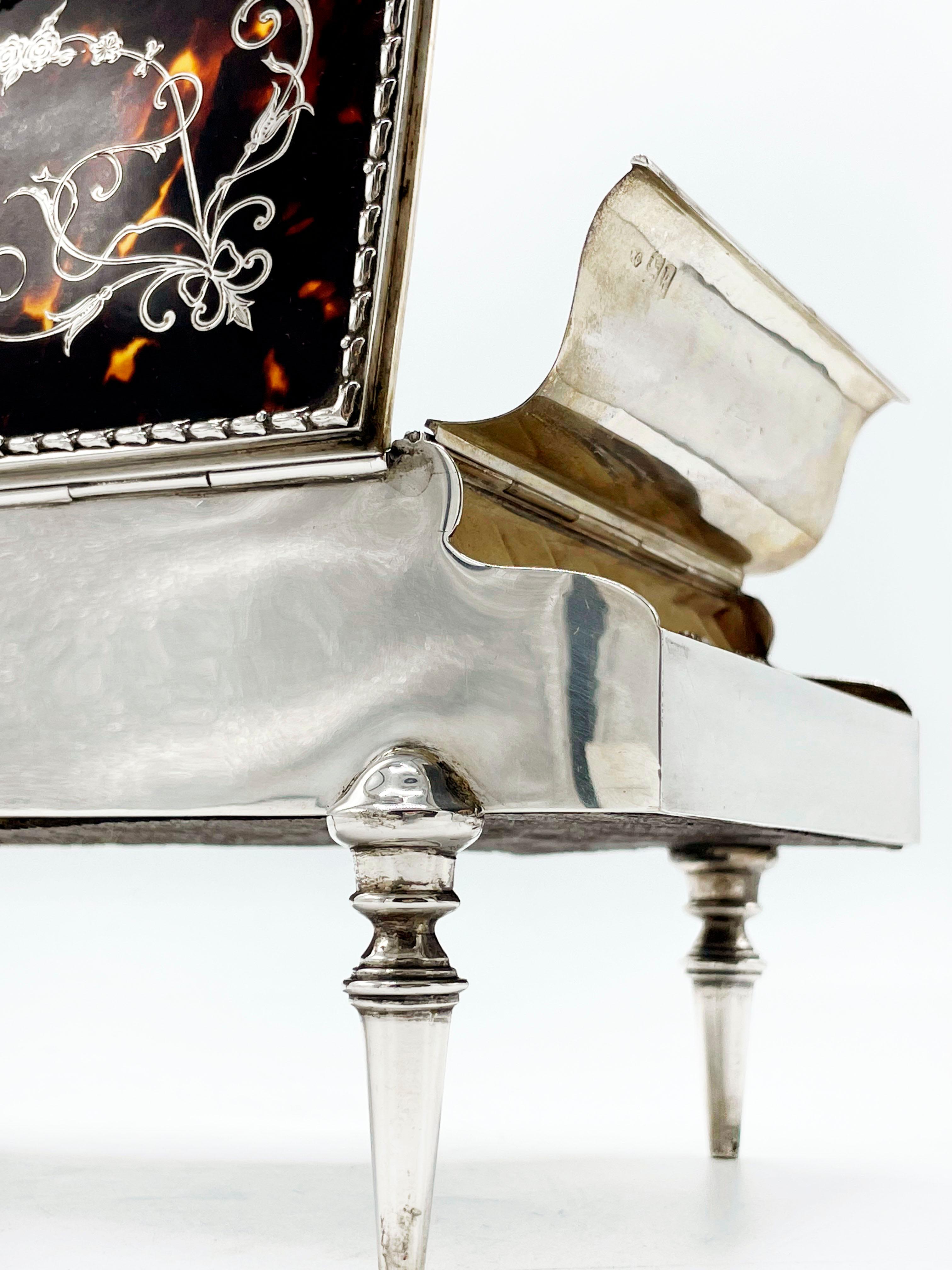 Antike englische Silberschmuckkästchen „Piano“ aus Silber im Angebot 7