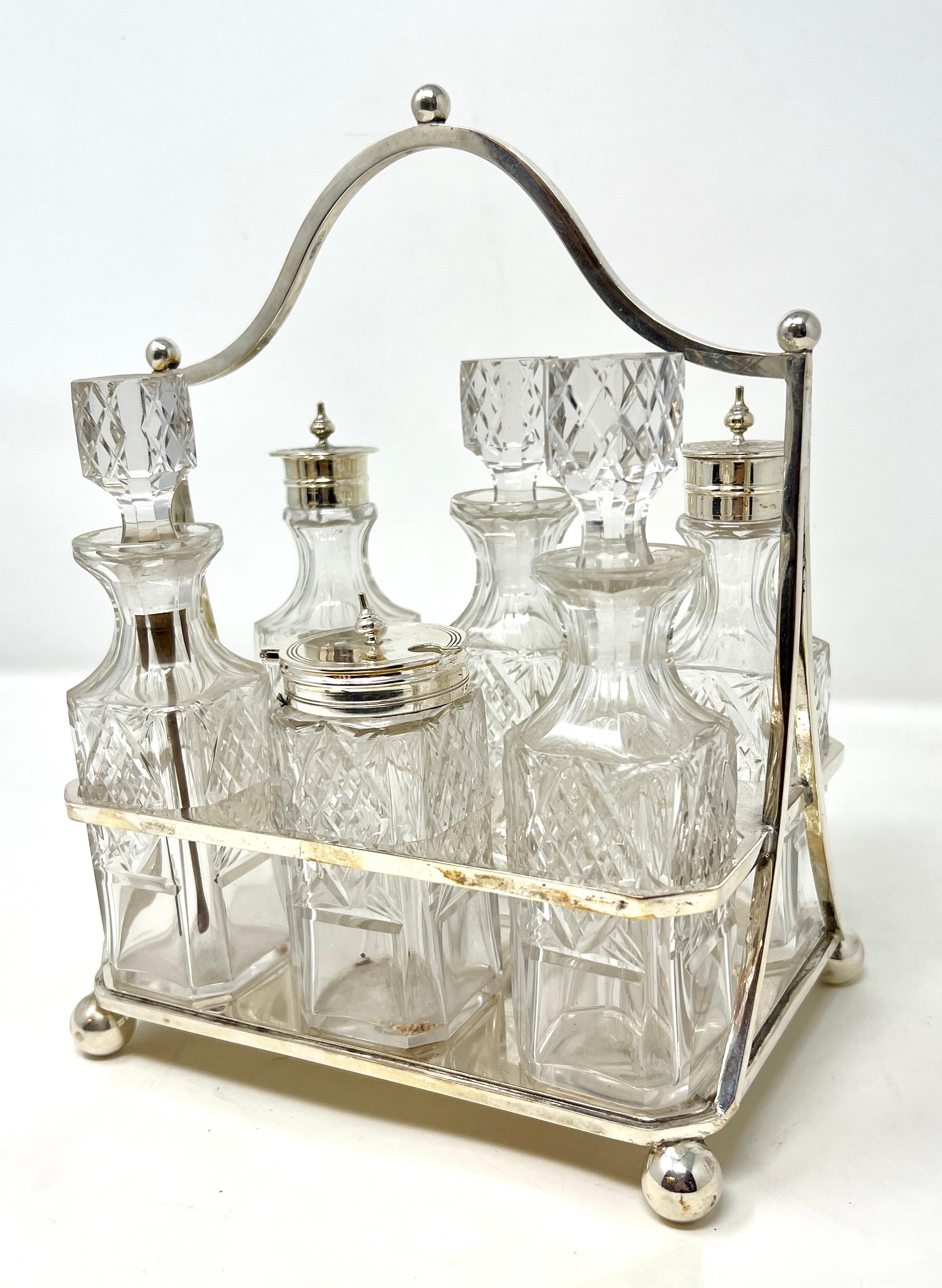 Antique English Silver Plate and Cut Crystal Cruet Set, Circa 1880-1890. In Good Condition For Sale In New Orleans, LA