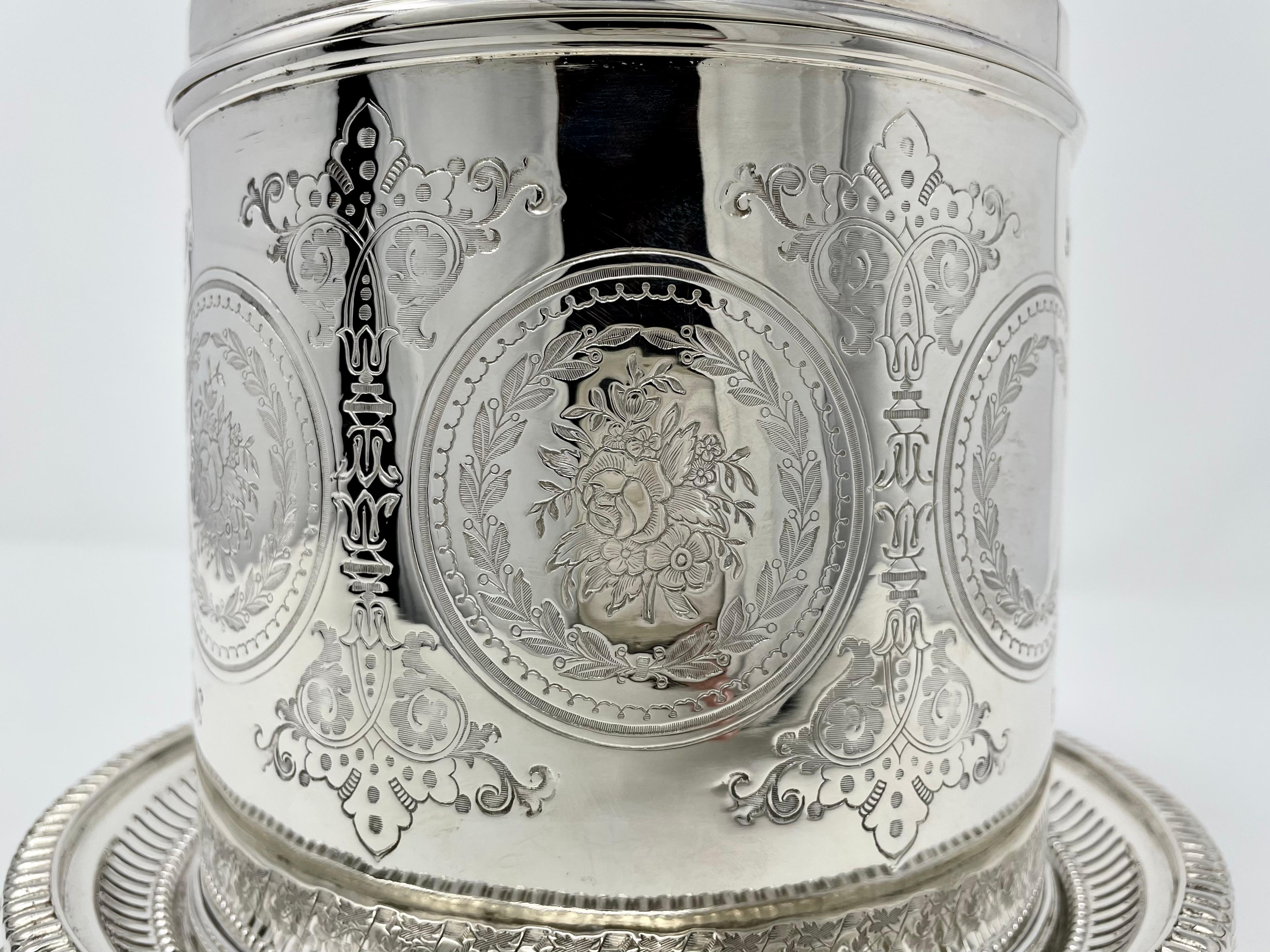 Antike englische Keksdose aus Silberblech, um 1880 (Englisch) im Angebot