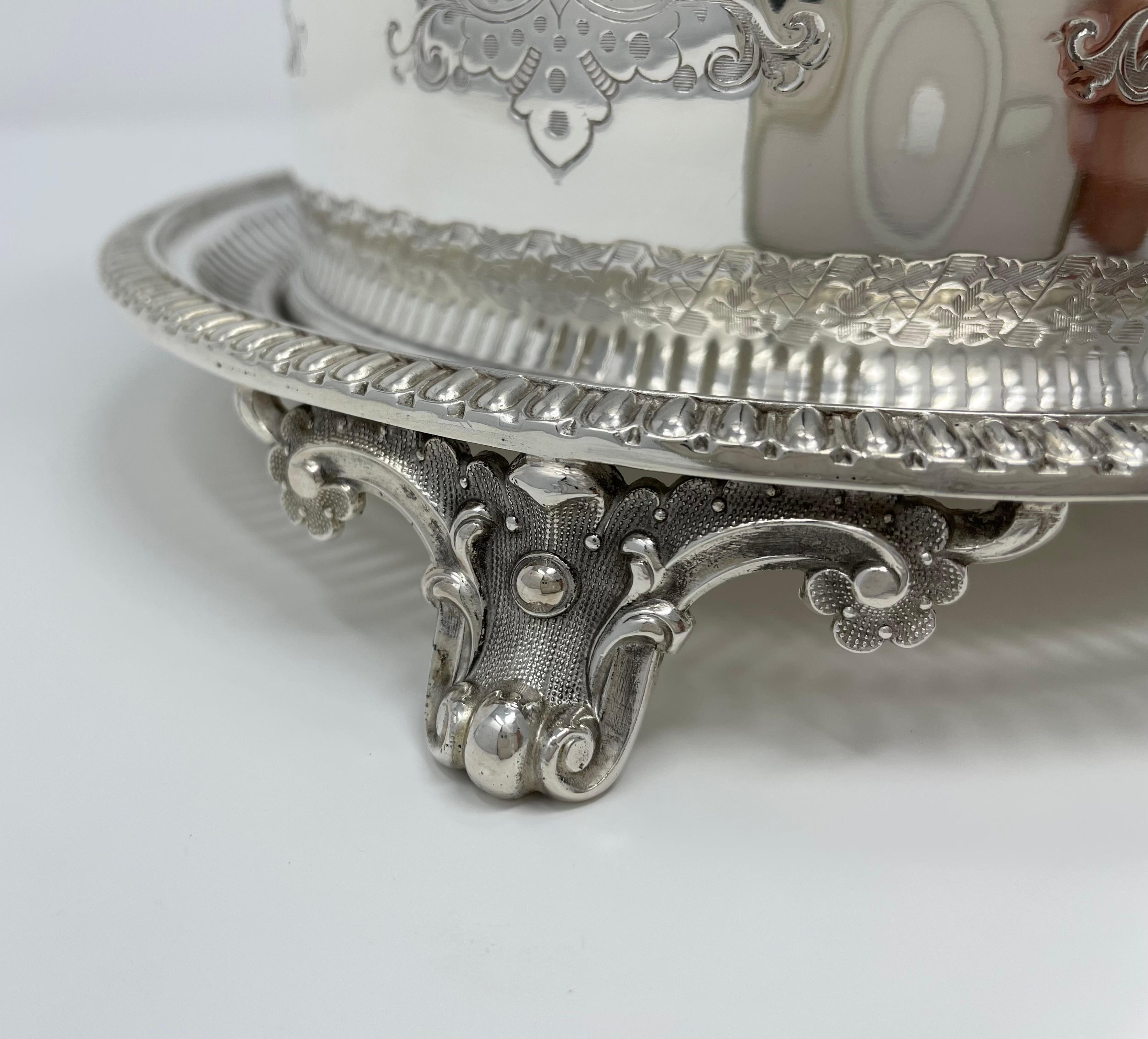Antique English Silver Plate Biscuit Box, circa 1880 In Good Condition For Sale In New Orleans, LA