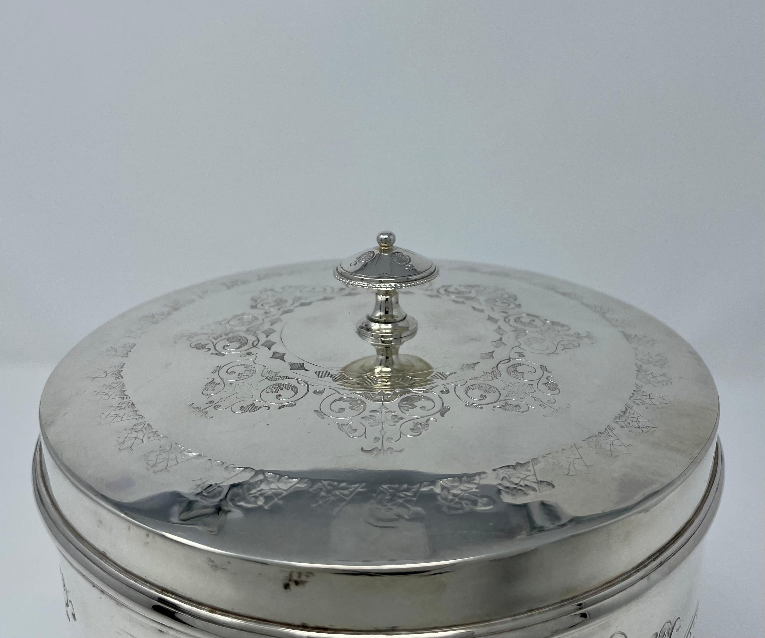 Antique English Silver Plate Biscuit Box, circa 1880 For Sale 1