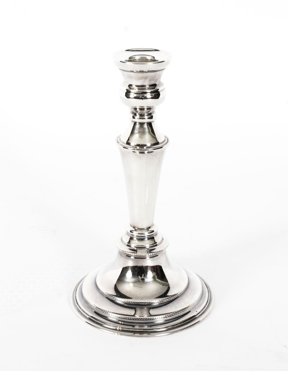 Antiguo candelabro inglés de plata Elkington & Co Circa 1920 en venta 6