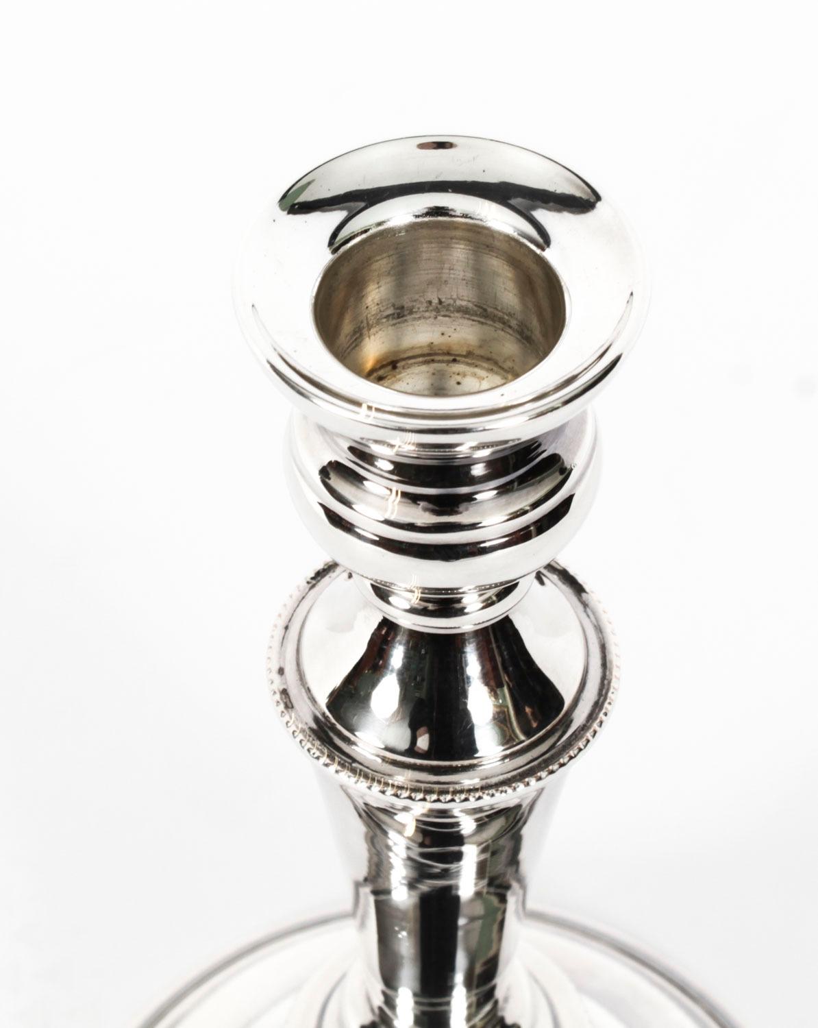 Antiguo candelabro inglés de plata Elkington & Co Circa 1920 en venta 7