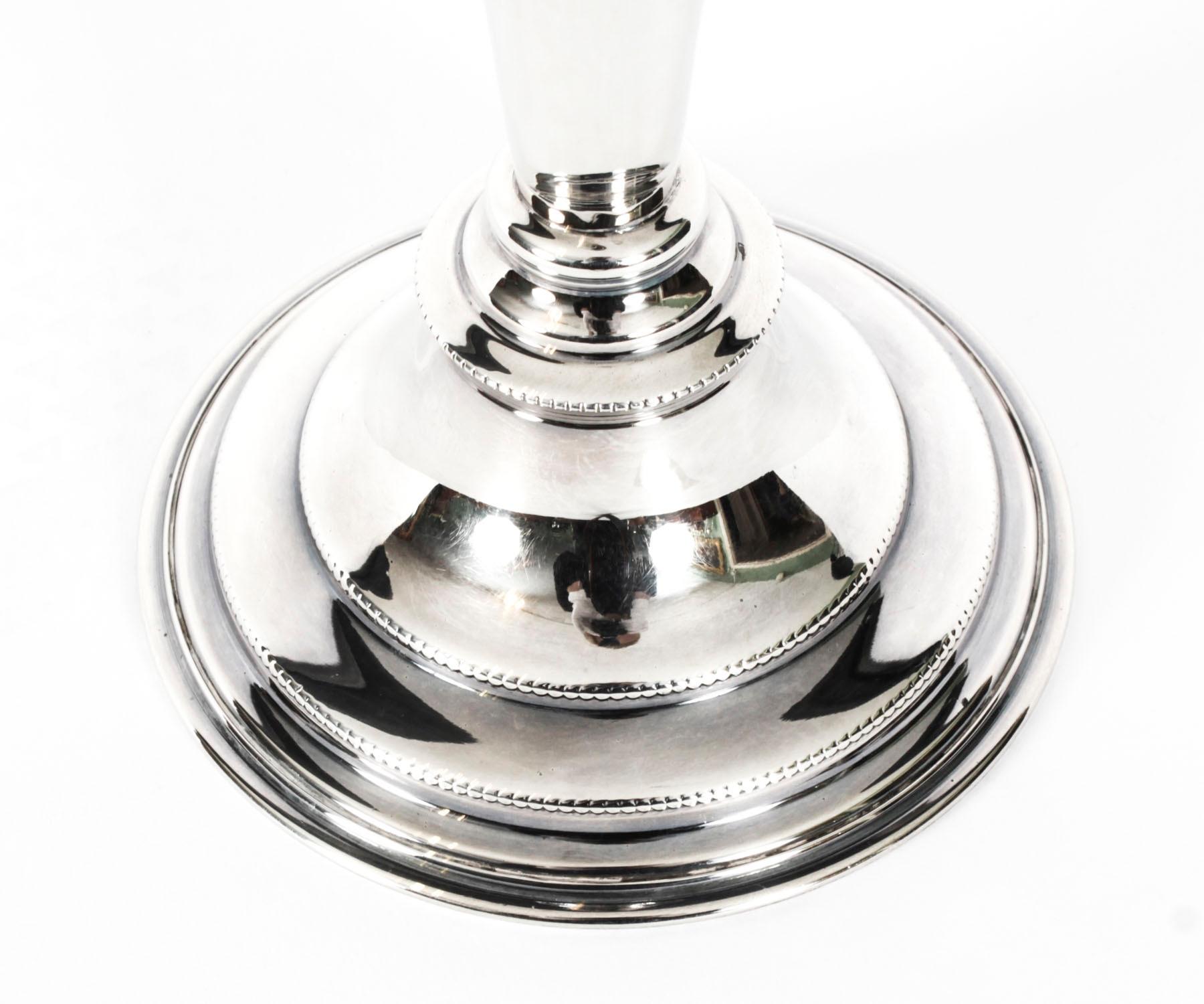Antiguo candelabro inglés de plata Elkington & Co Circa 1920 en venta 8