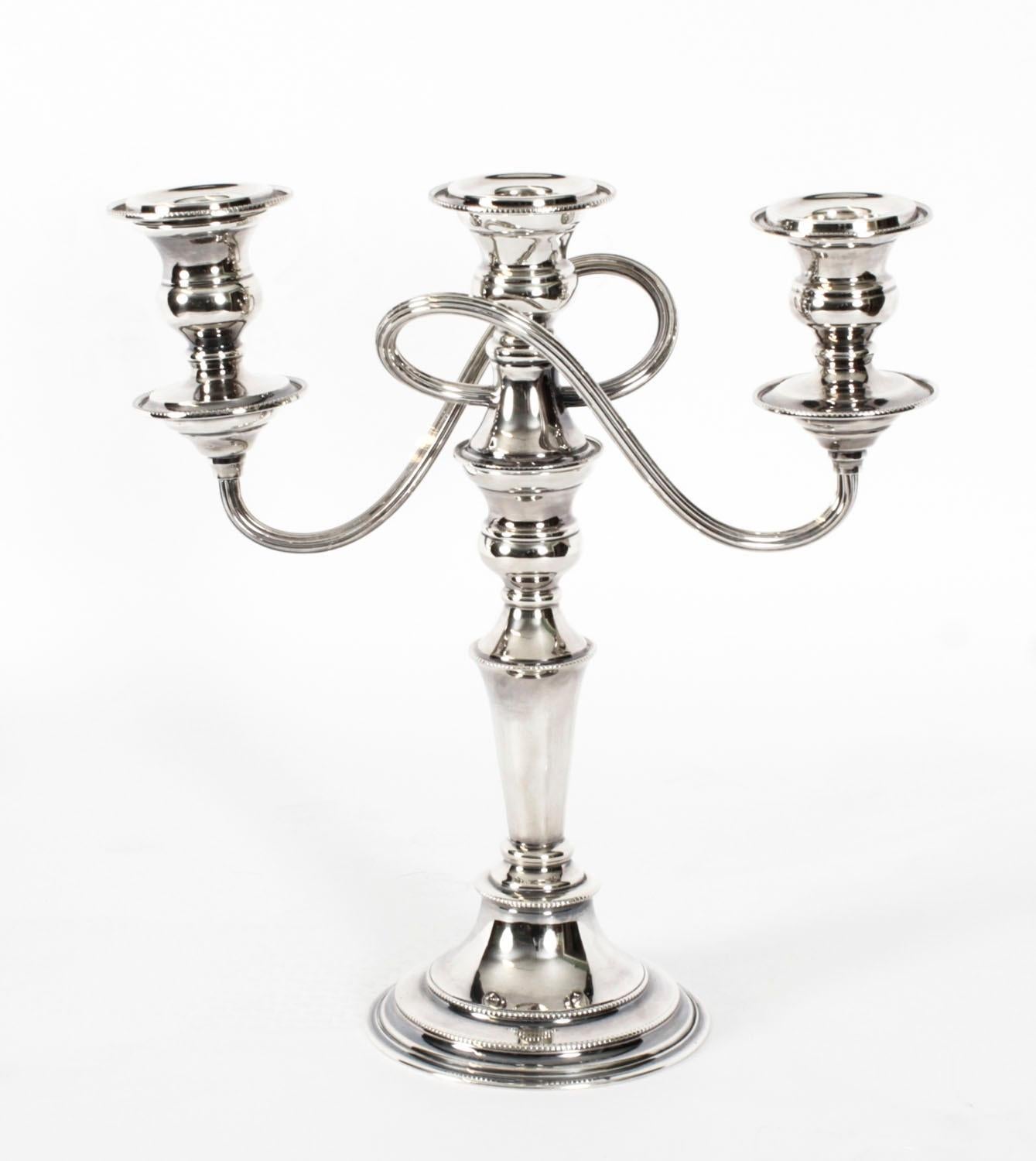 Antiguo candelabro inglés de plata Elkington & Co Circa 1920 Inglés en venta