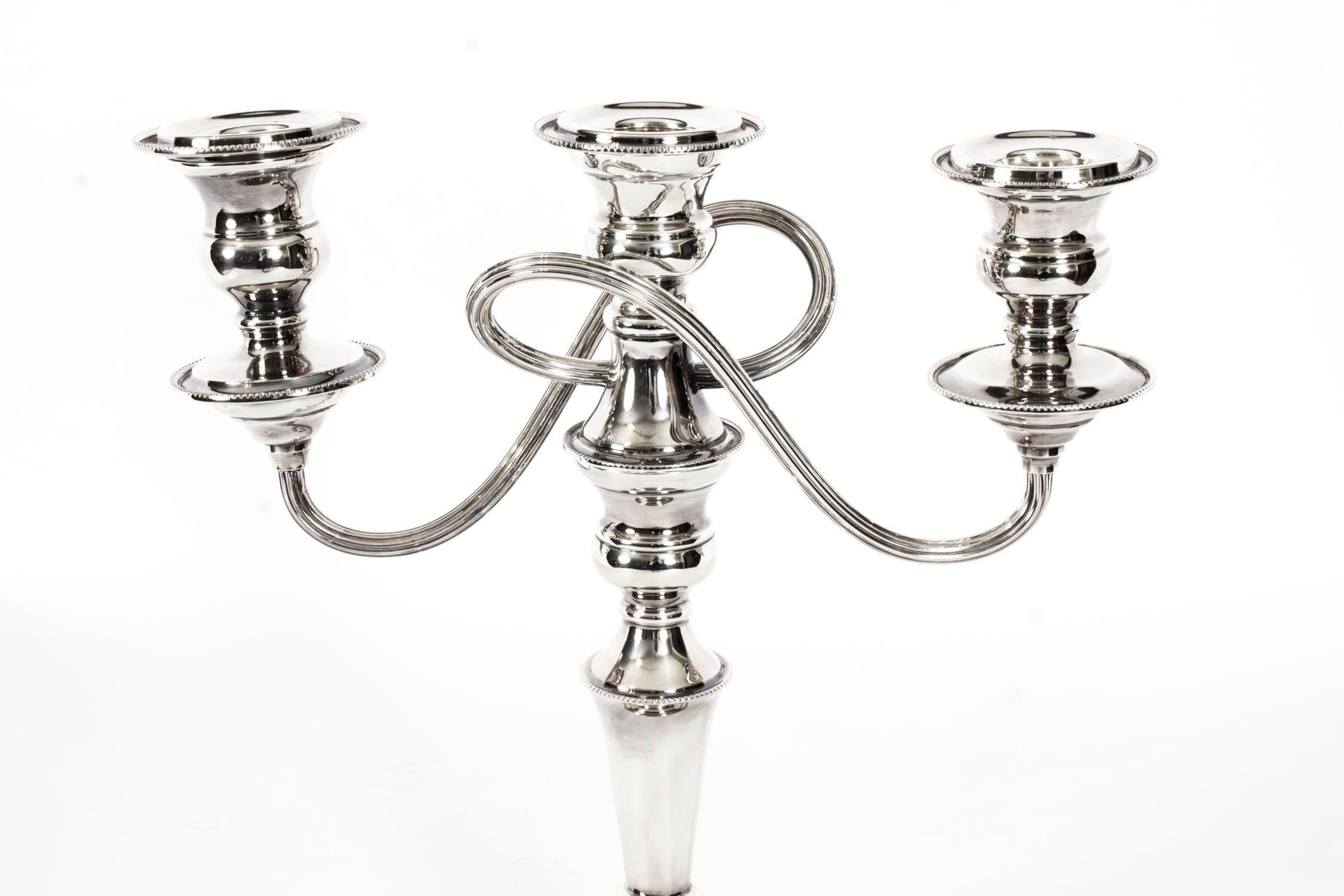 Antiguo candelabro inglés de plata Elkington & Co Circa 1920 Silver en venta