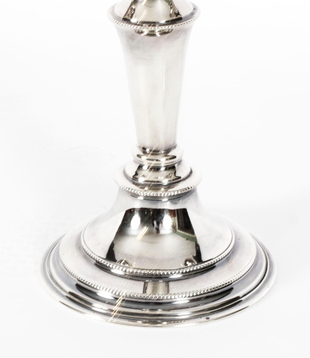 Antiguo candelabro inglés de plata Elkington & Co Circa 1920 en venta 2