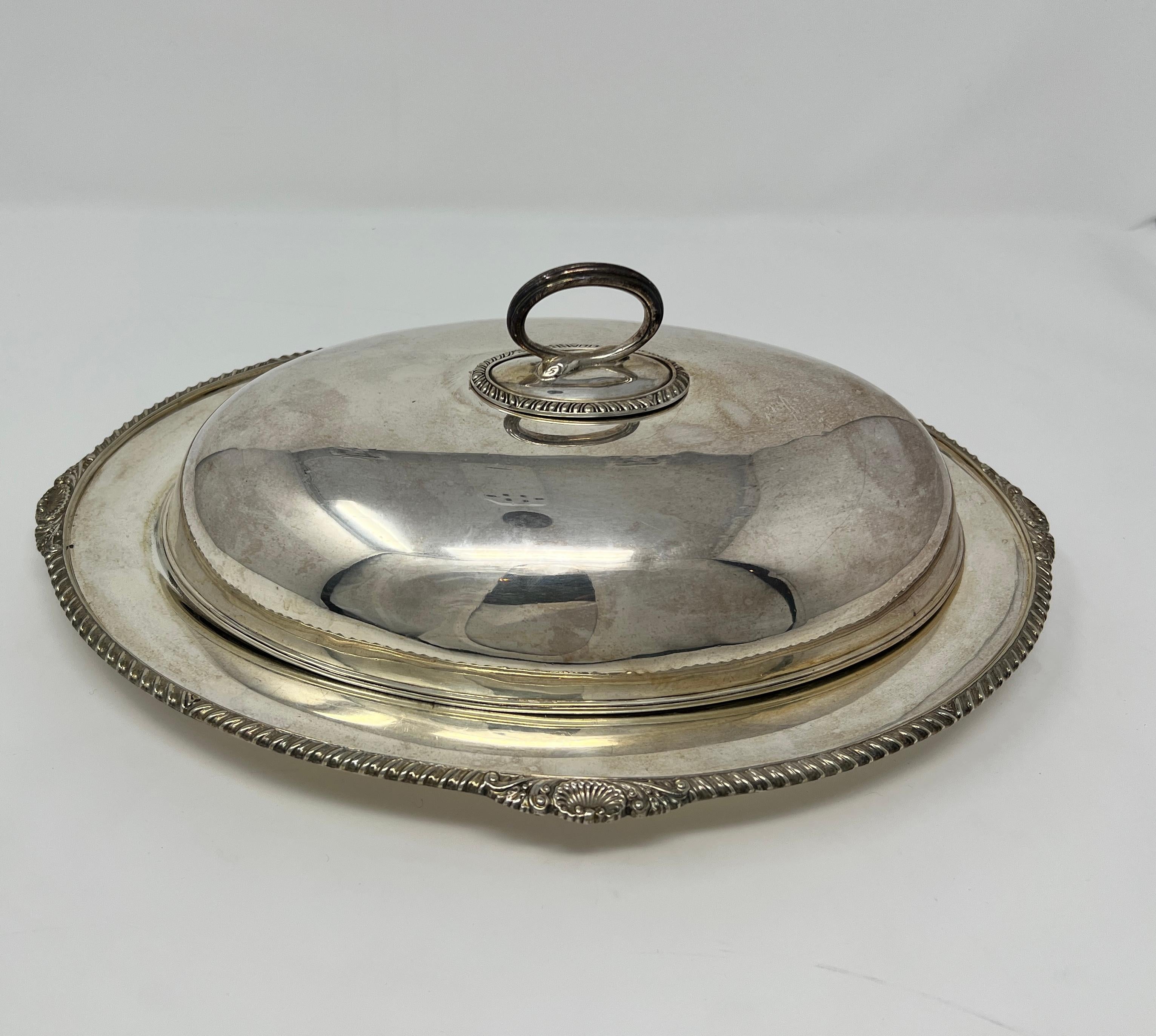 Antique English Silver Plate Entree Dish In Good Condition For Sale In New Orleans, LA
