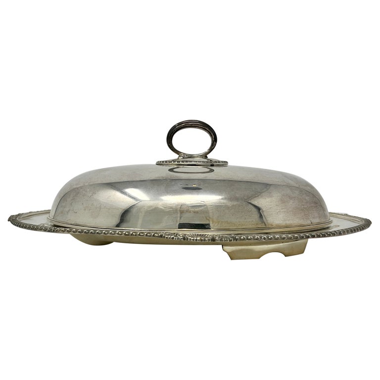 Plat circulaire quadripode en métal argenté - Vendu