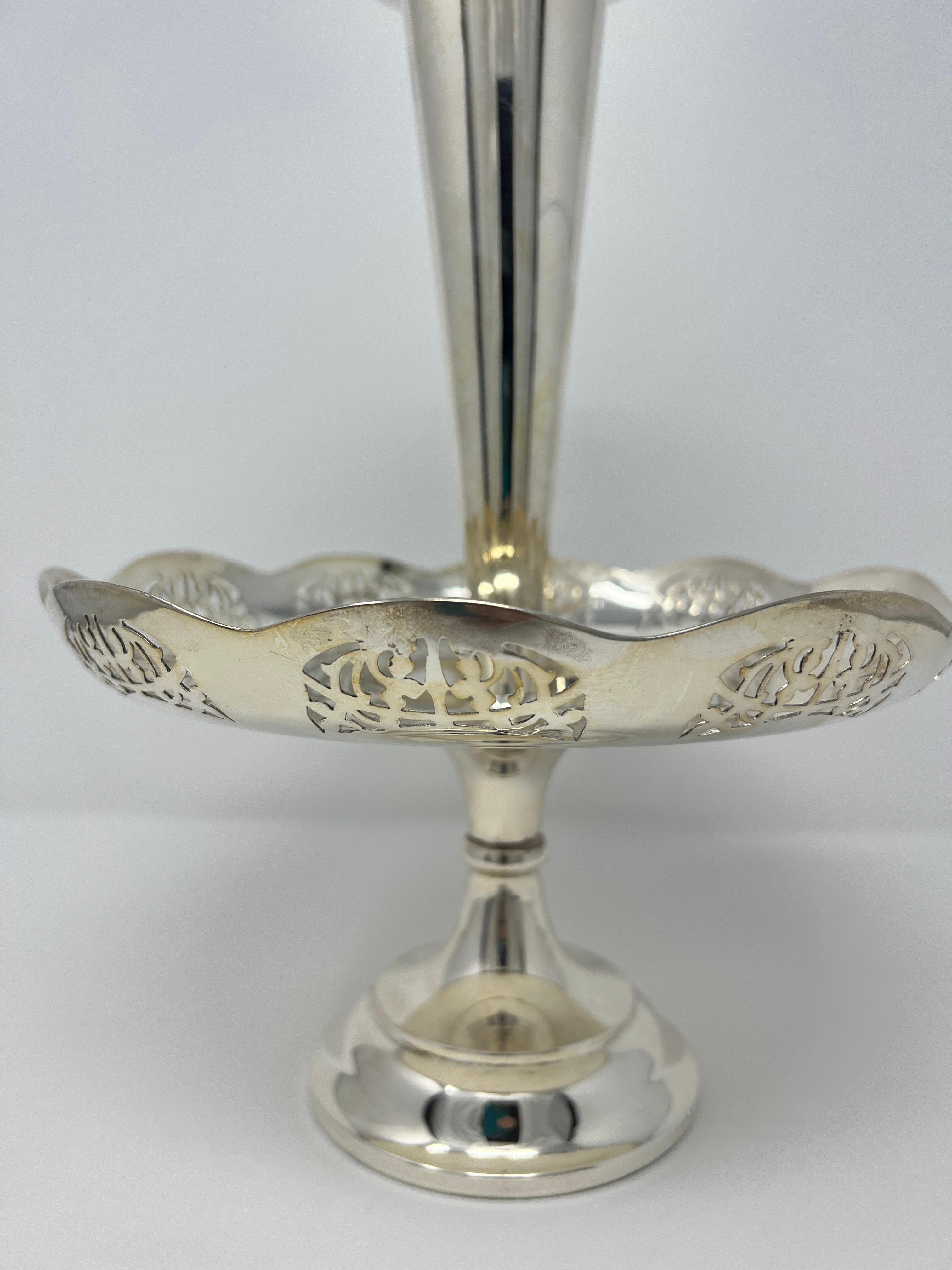 Antique English Silver Plate Epergne, circa 1920 In Good Condition For Sale In New Orleans, LA
