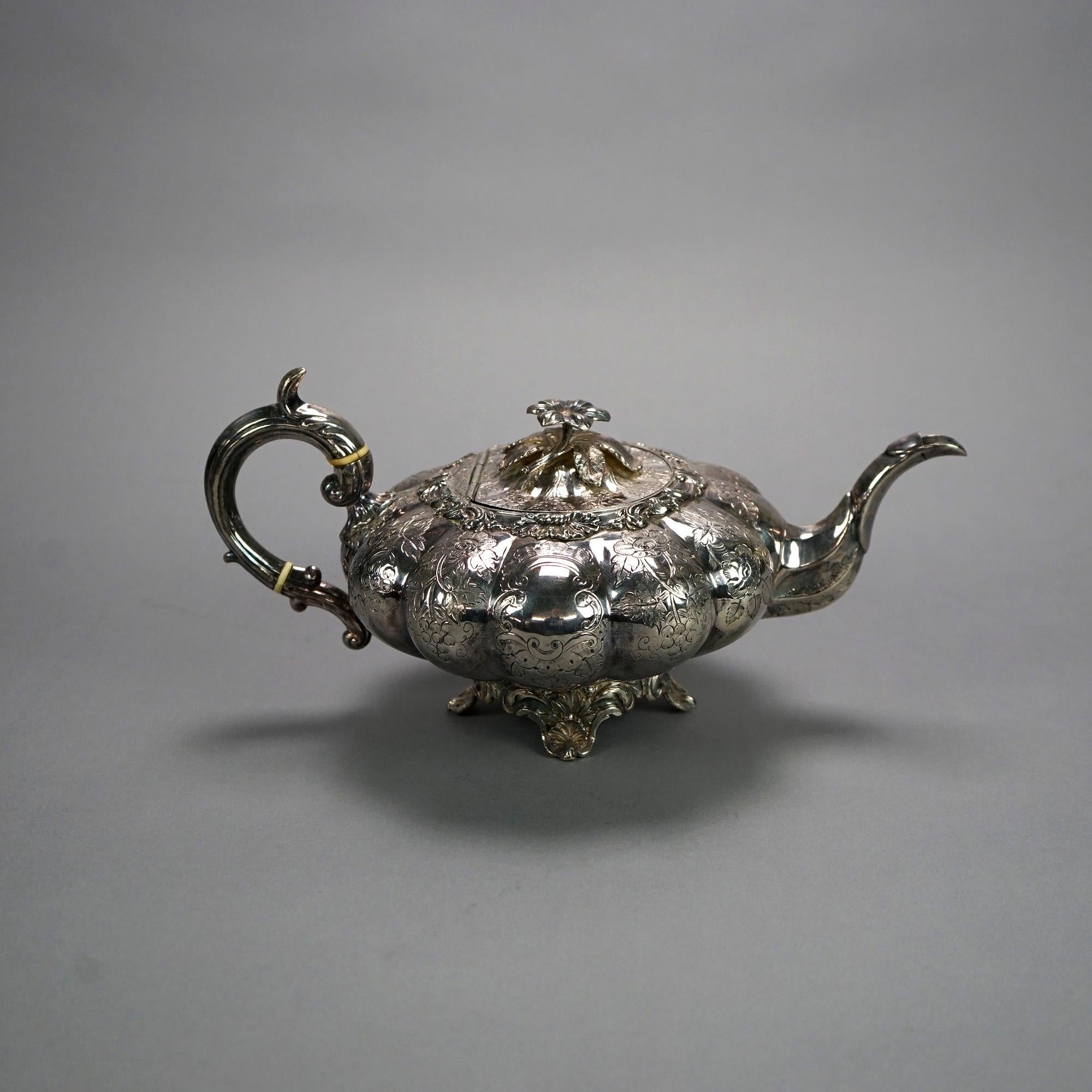 Service à thé anglais ancien de quatre pièces en métal argenté avec plateau 19ème siècle en vente 7