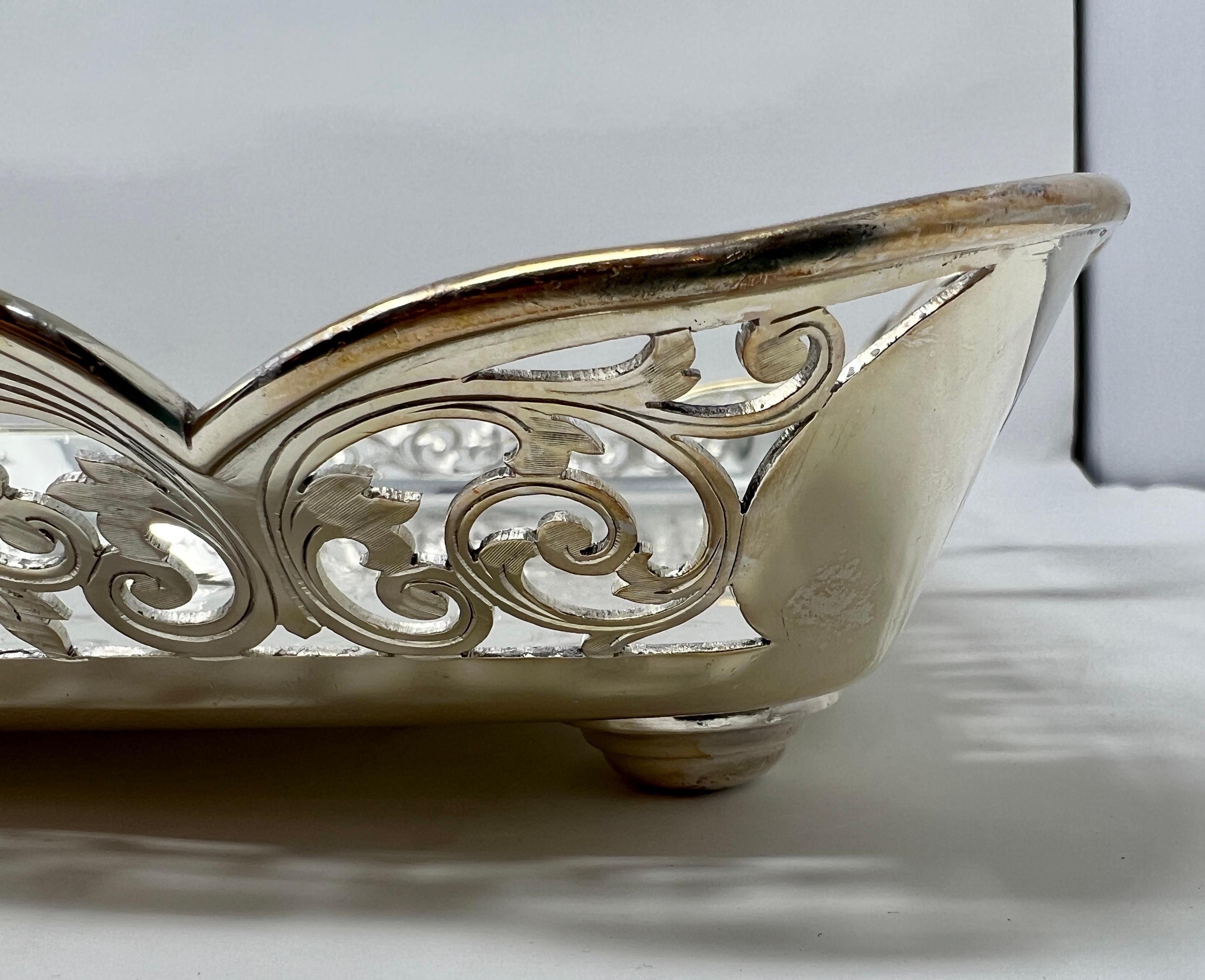 Antique English Silver Plate Galleried Tray, Circa 1890. In Good Condition For Sale In New Orleans, LA
