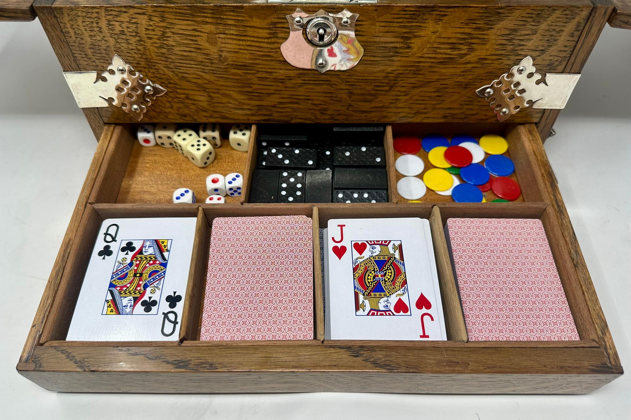 Antigua caja de juegos inglesa montada en chapa de plata de roble y cristal Tantalus Circa 1880 en venta 1