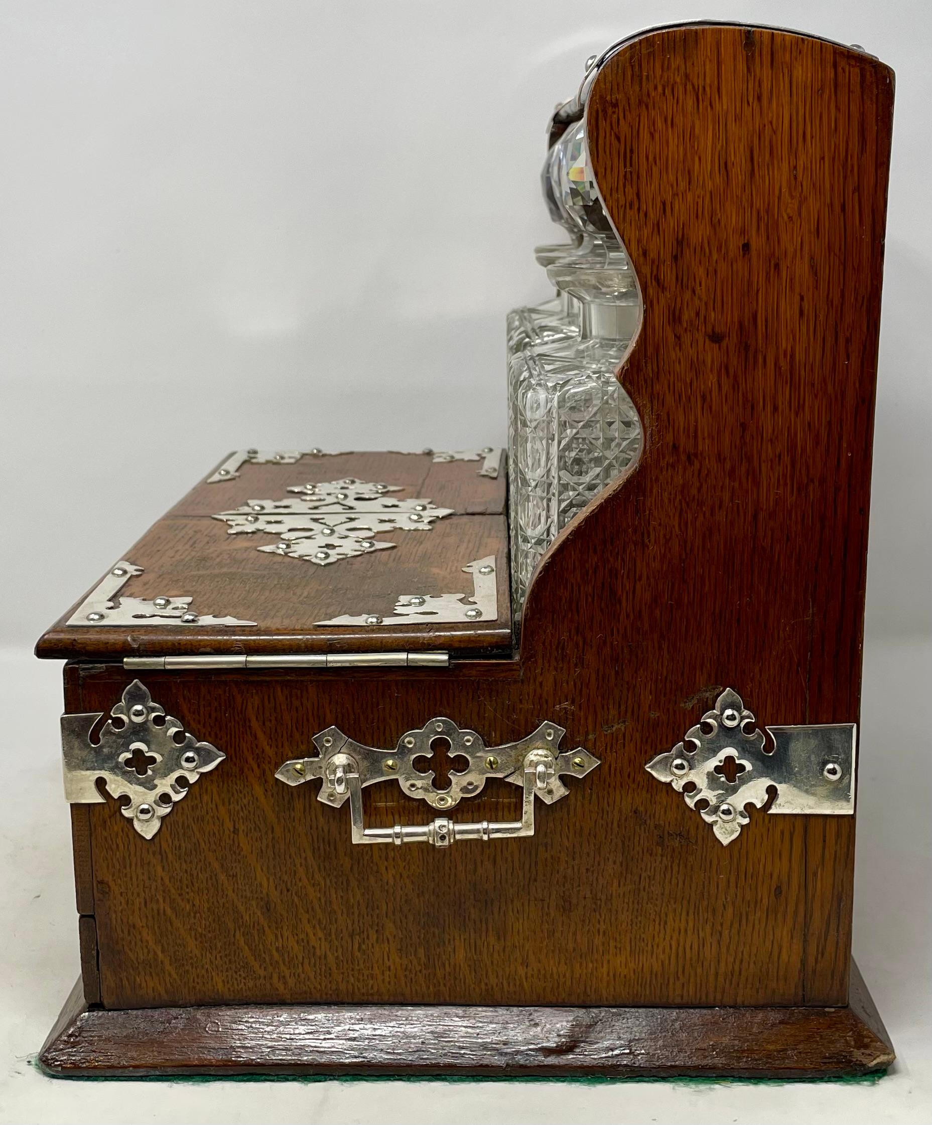 Antike englische versilberte Eichenholz- und Kristall-Spielschachtel Tantalus, um 1880 im Angebot 1