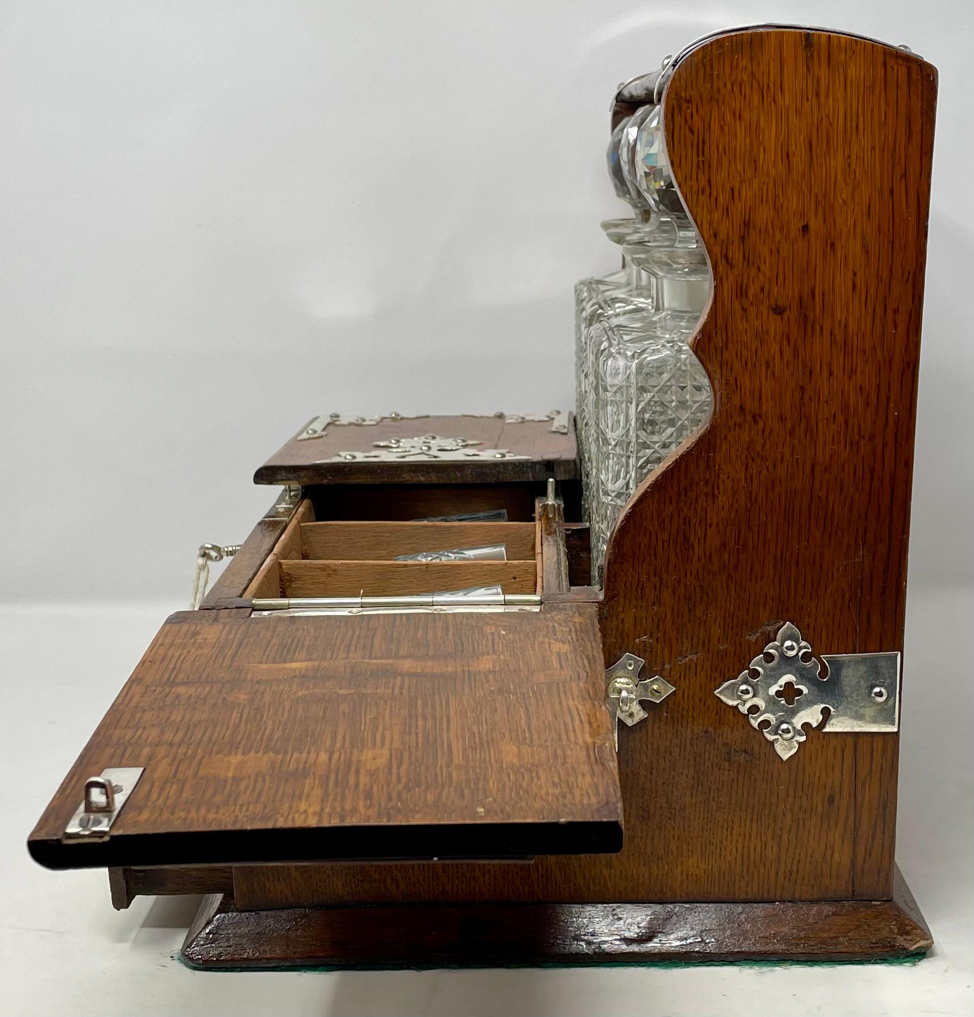 Antike englische versilberte Eichenholz- und Kristall-Spielschachtel Tantalus, um 1880 im Angebot 2