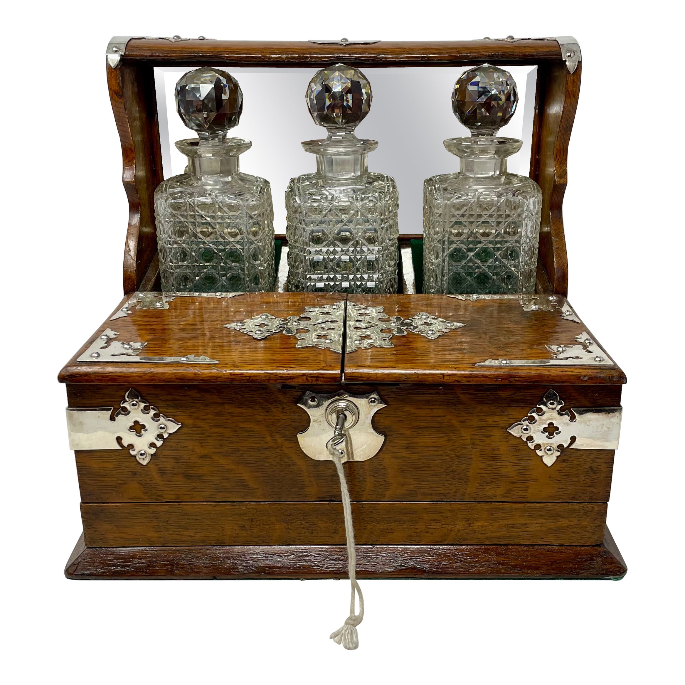 Antike englische versilberte Eichenholz- und Kristall-Spielschachtel Tantalus, um 1880 im Angebot