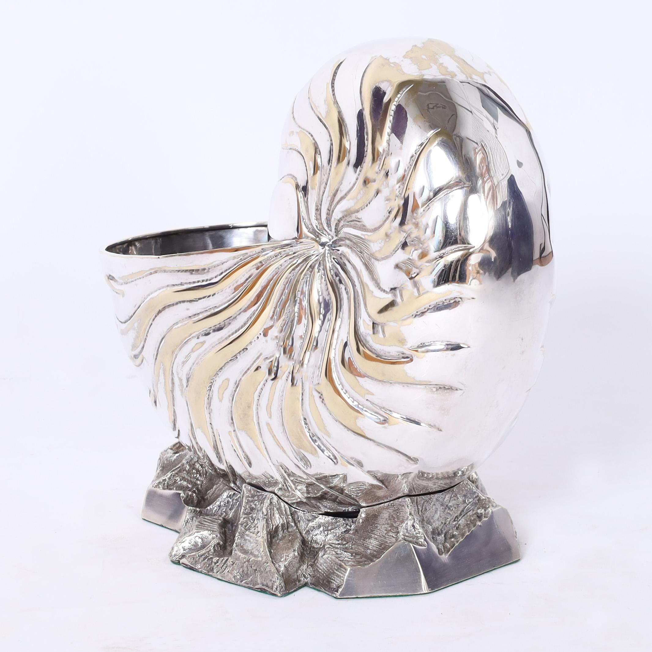 Victorien Sculpture ou chauffe-cuillère Nautilus en métal argenté de l'Antiquité anglaise en vente