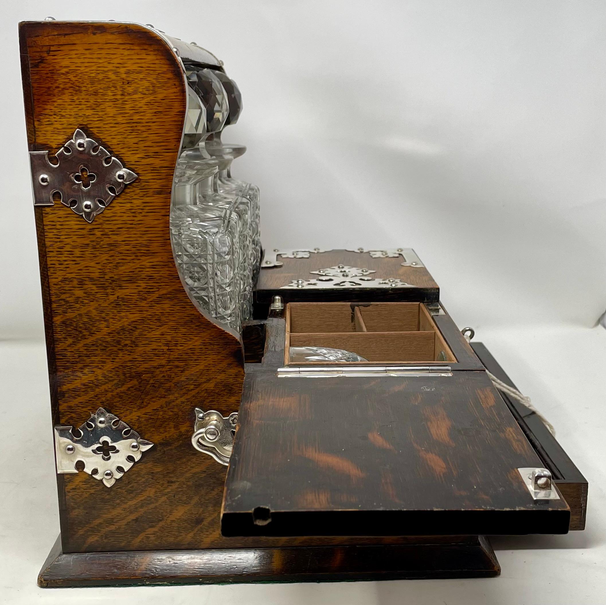 Ancienne boîte à jeux Tantalus en métal argenté, en Oak Oak et en cristal, vers 1880. en vente 7