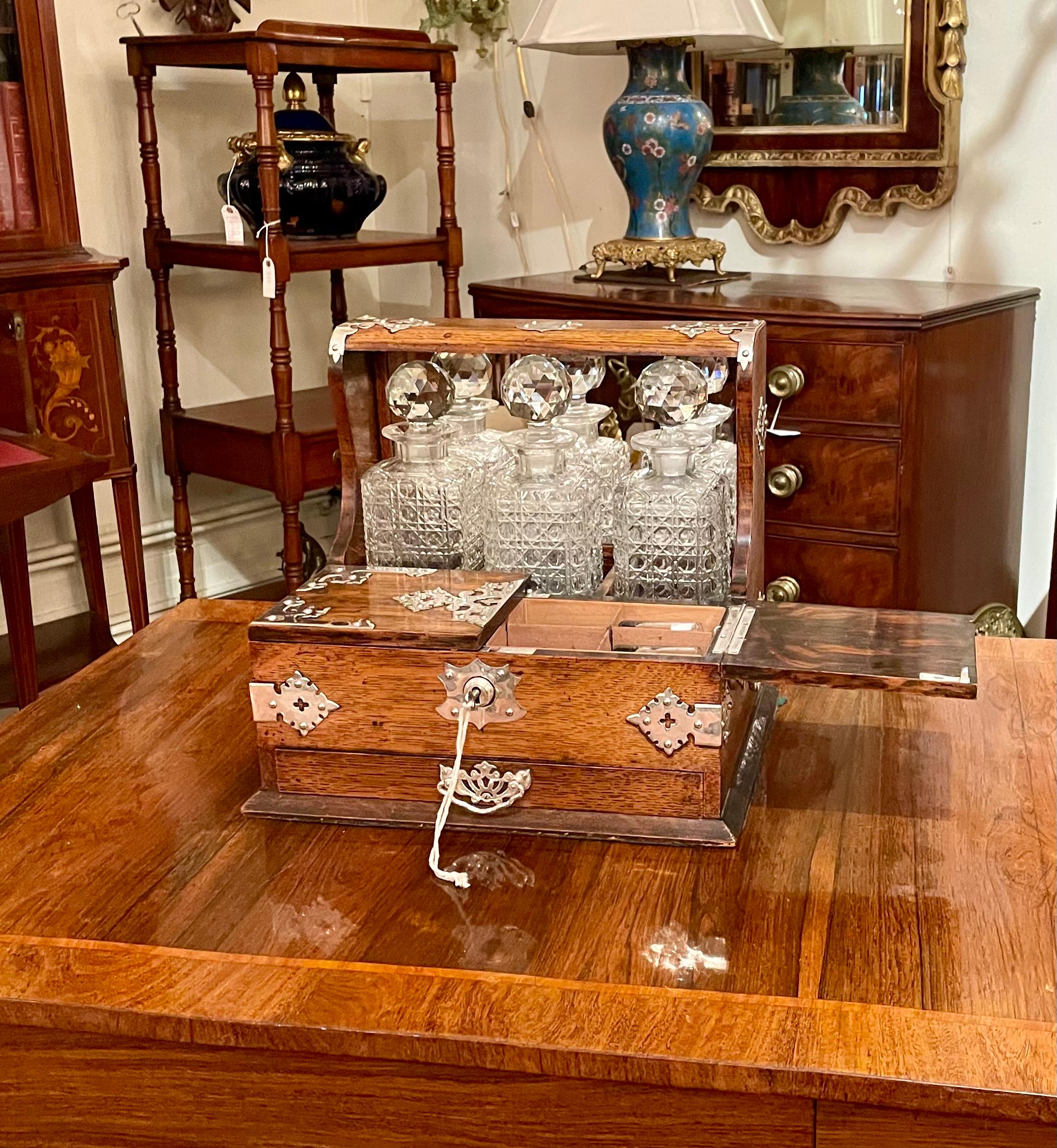 Ancienne boîte à jeux Tantalus en métal argenté, en Oak Oak et en cristal, vers 1880. en vente 11
