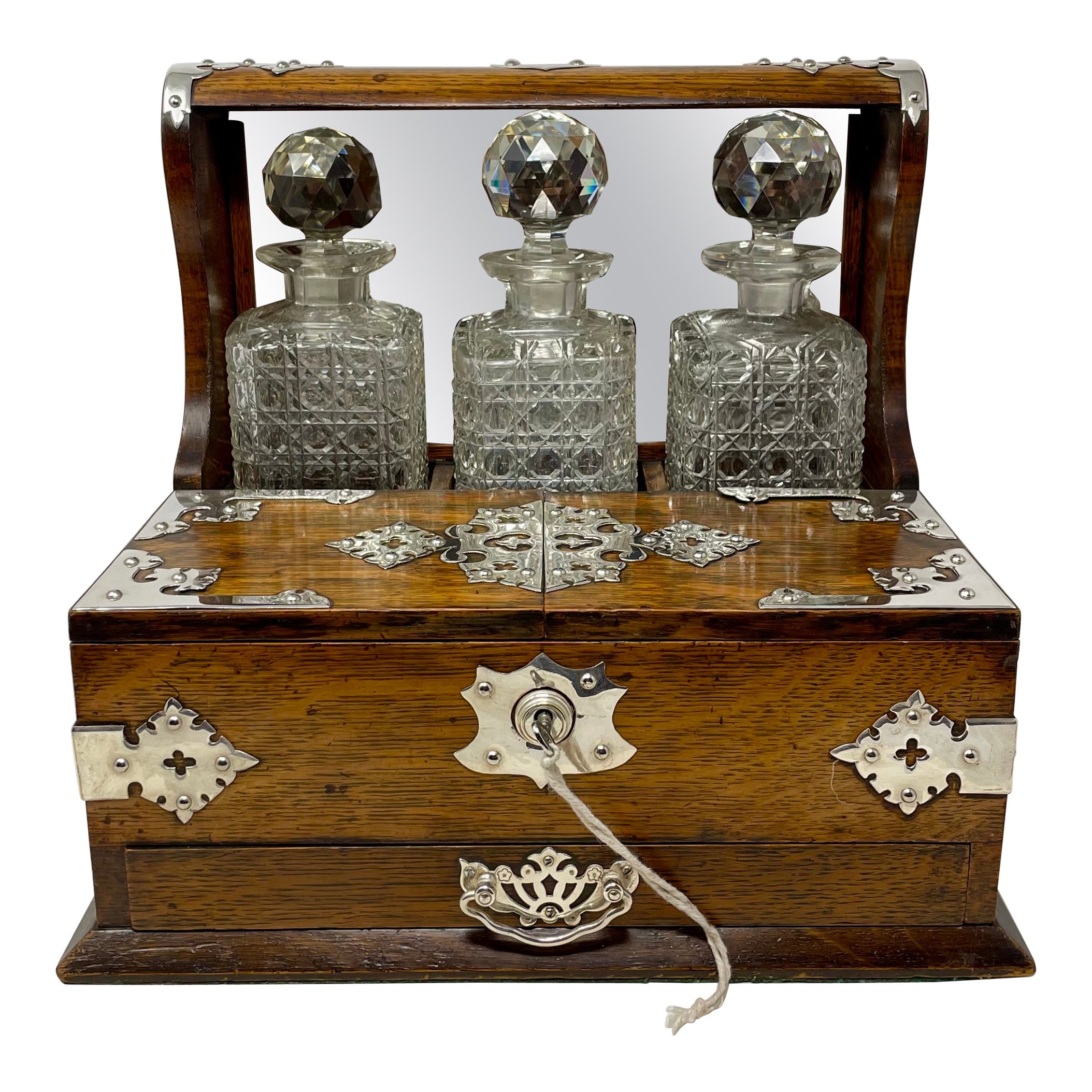 Antike englische Silberplatte, Eiche und Kristall Spiele Box Tantalus, CIRCA 1880's.