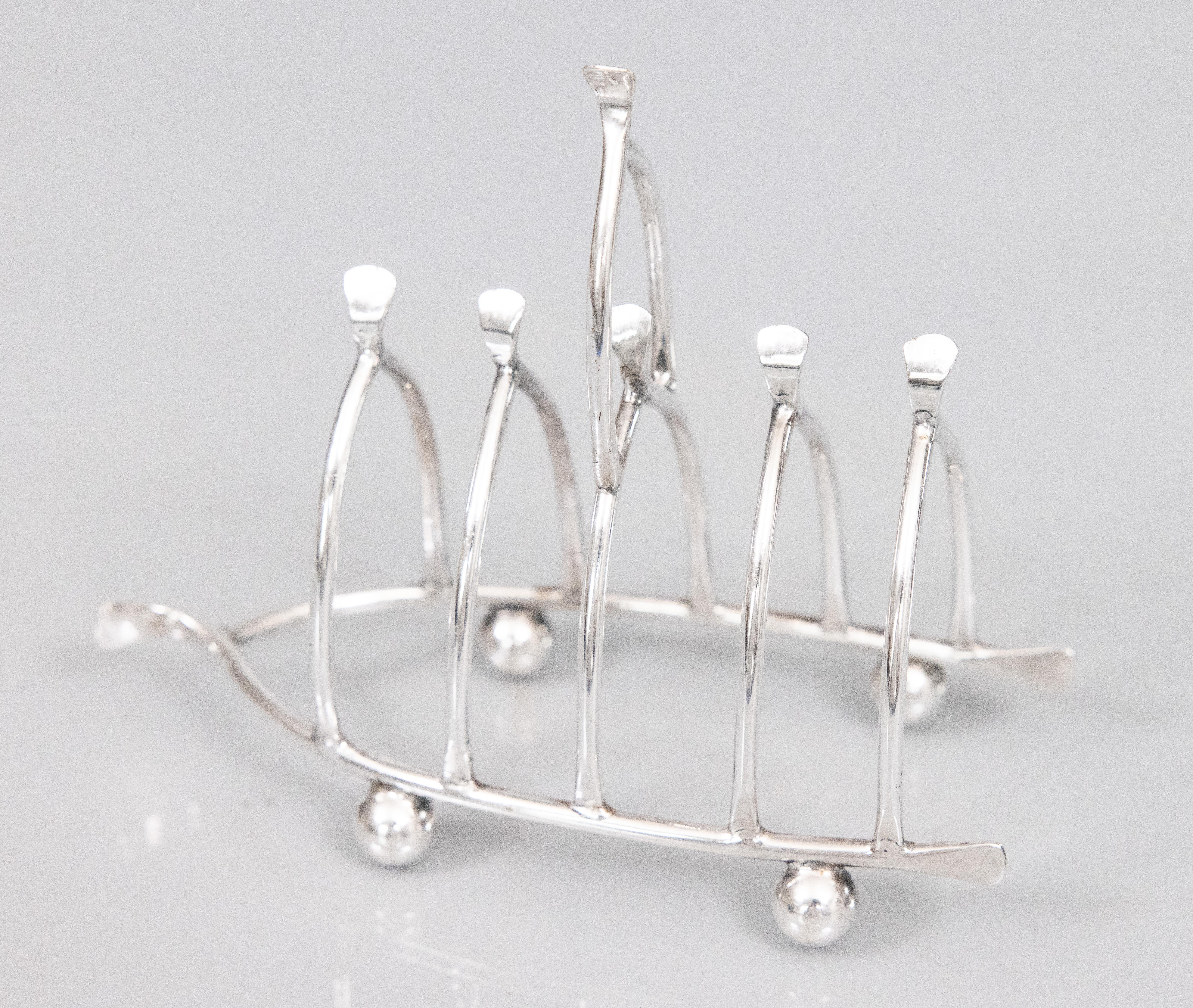 Antique English Silver Plate Wishbone Toast Rack In Good Condition In Pearland, TX